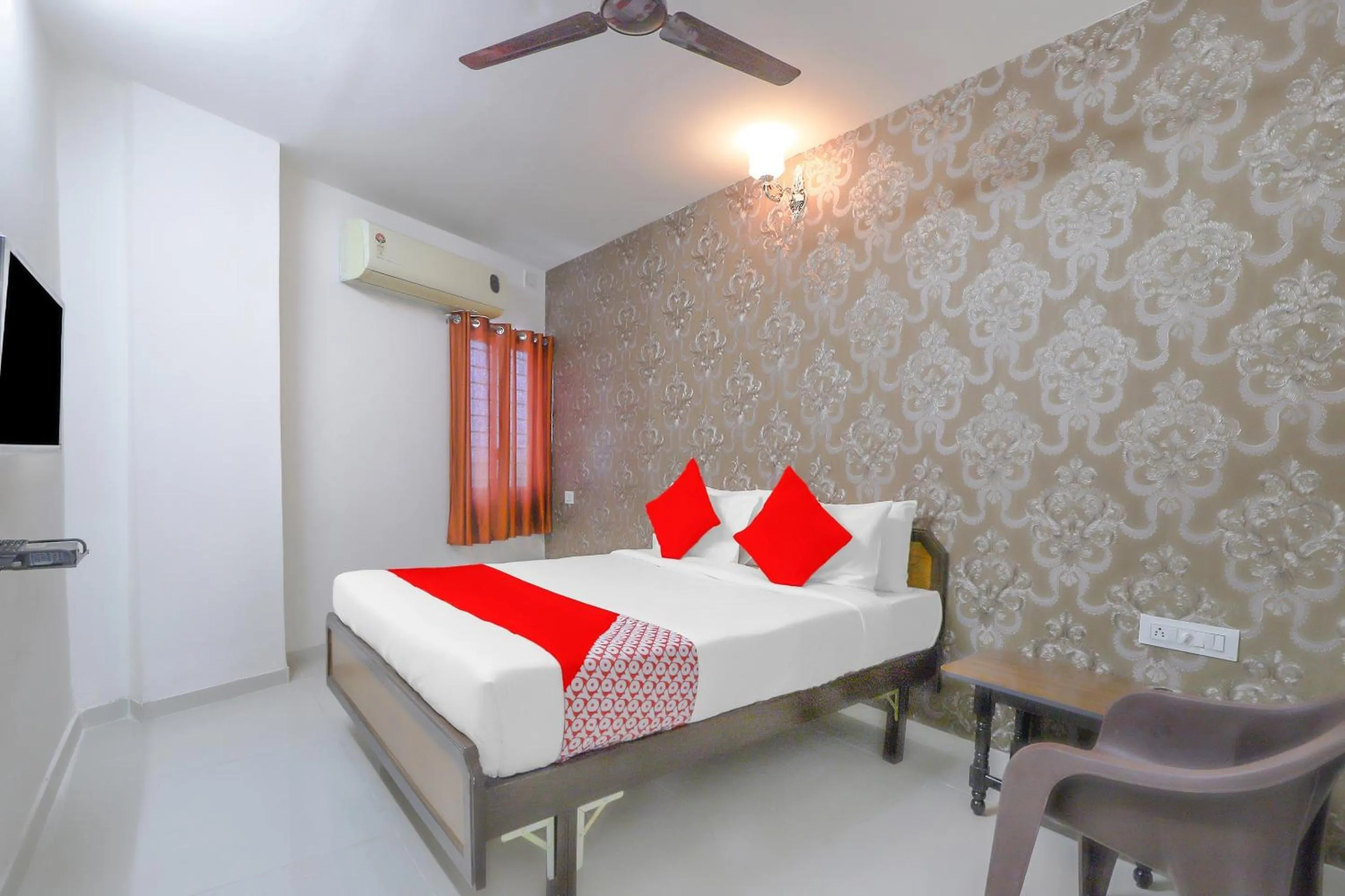 Bedroom, Bed in Super Hotel O Shiva