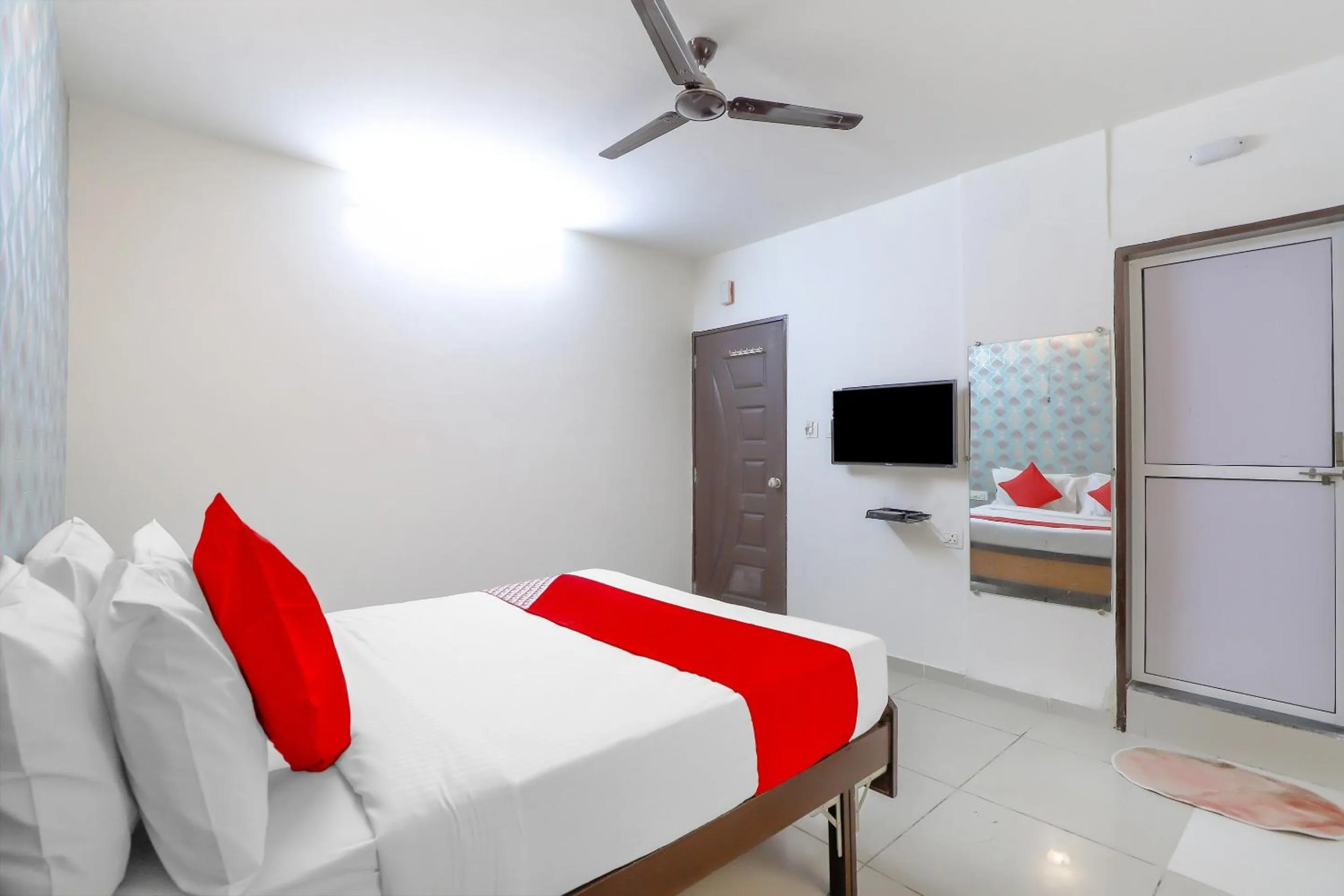 Bedroom, Bed in Super Hotel O Shiva