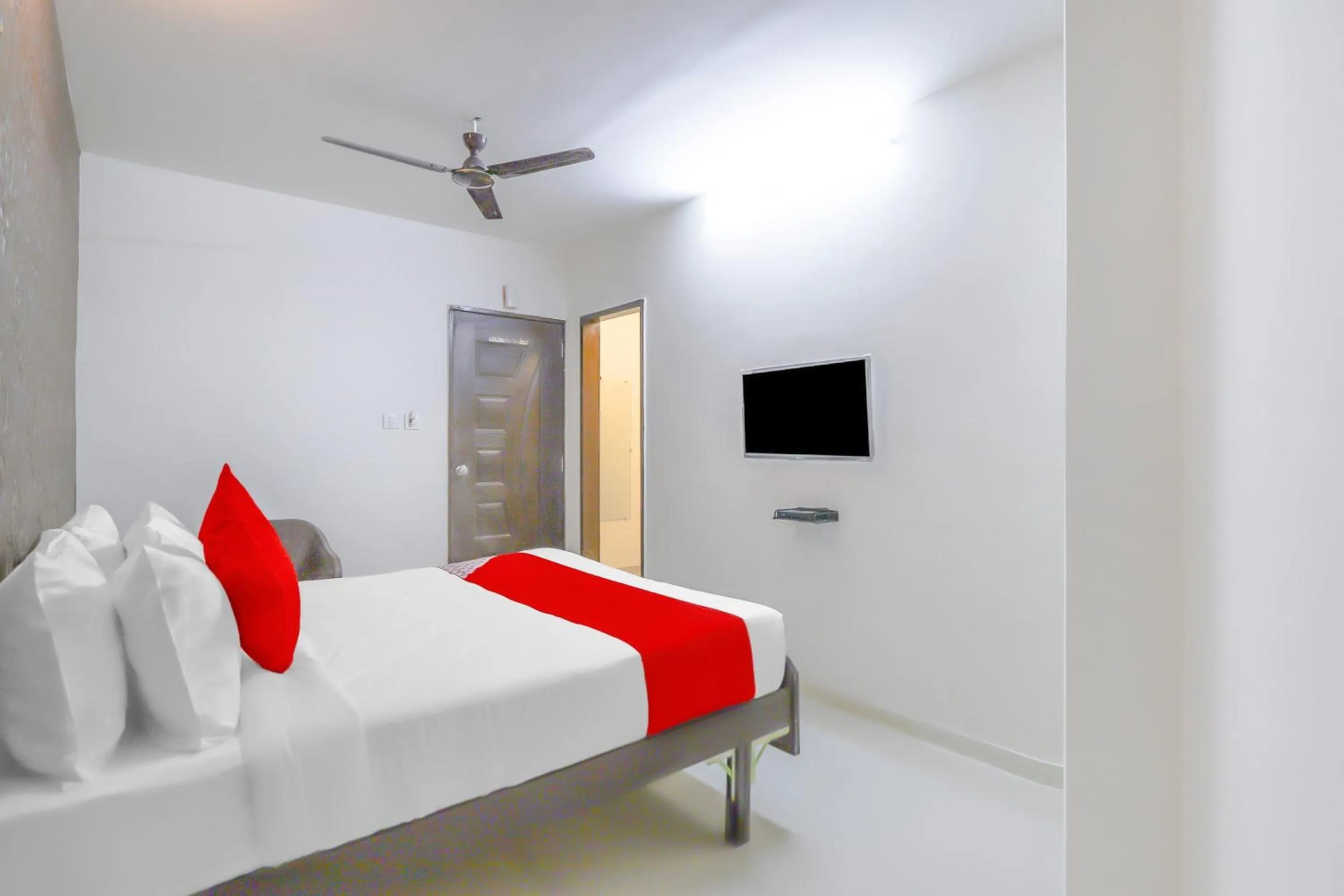 Bedroom, Bed in Super Hotel O Shiva