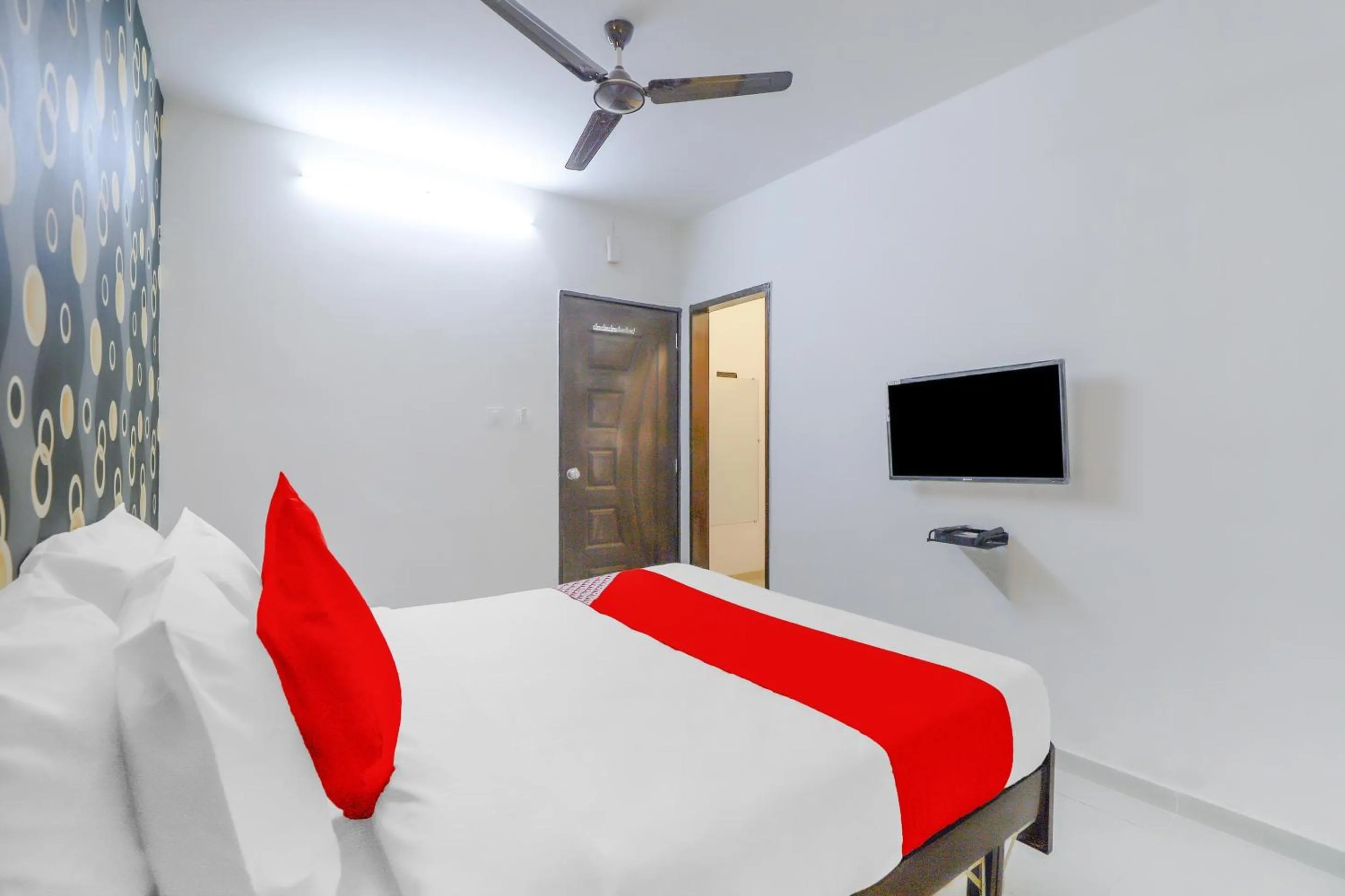 Bedroom, Bed in Super Hotel O Shiva