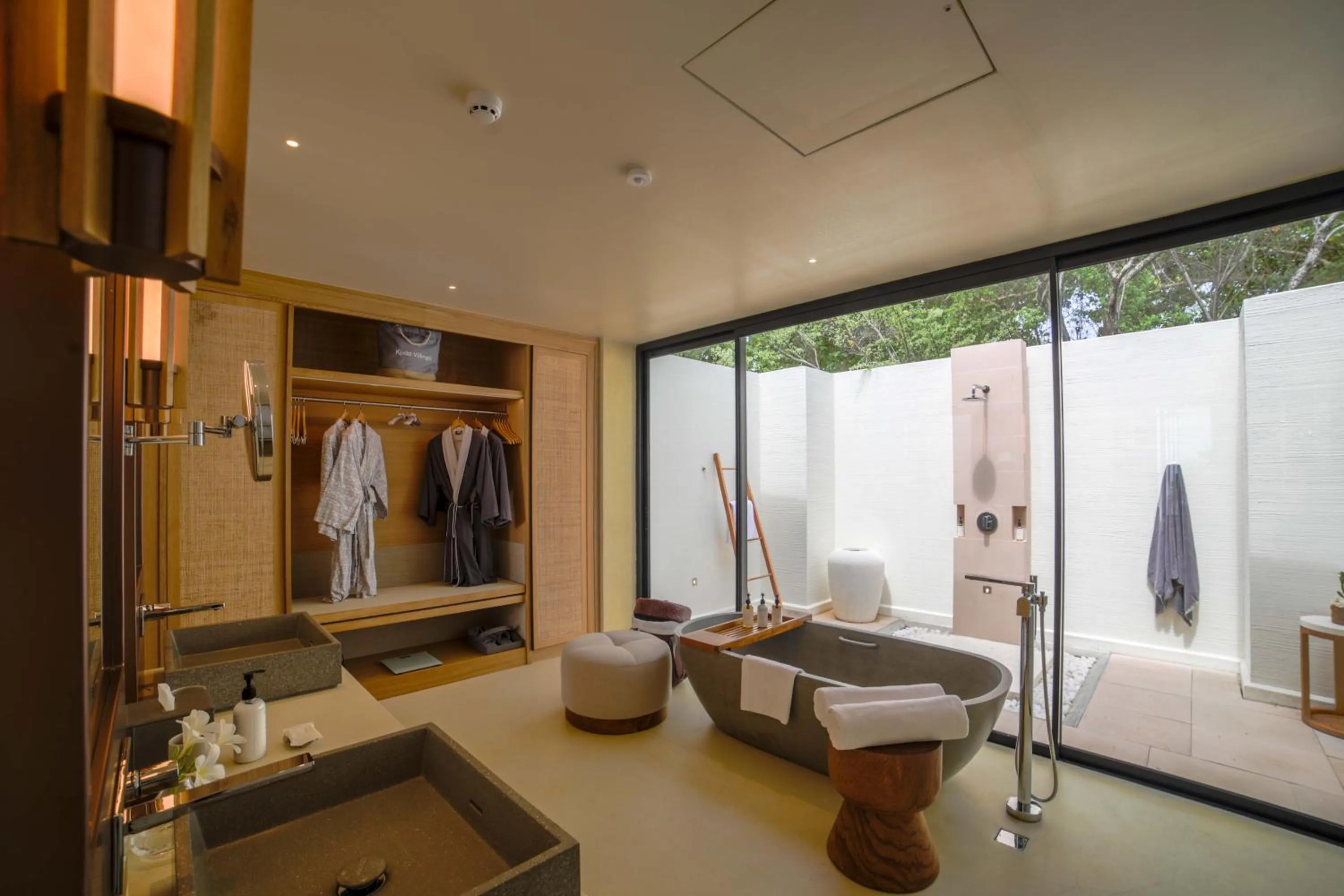 Bath in Kuda Villingili Maldives, Free Return Transfers 03 nights & above