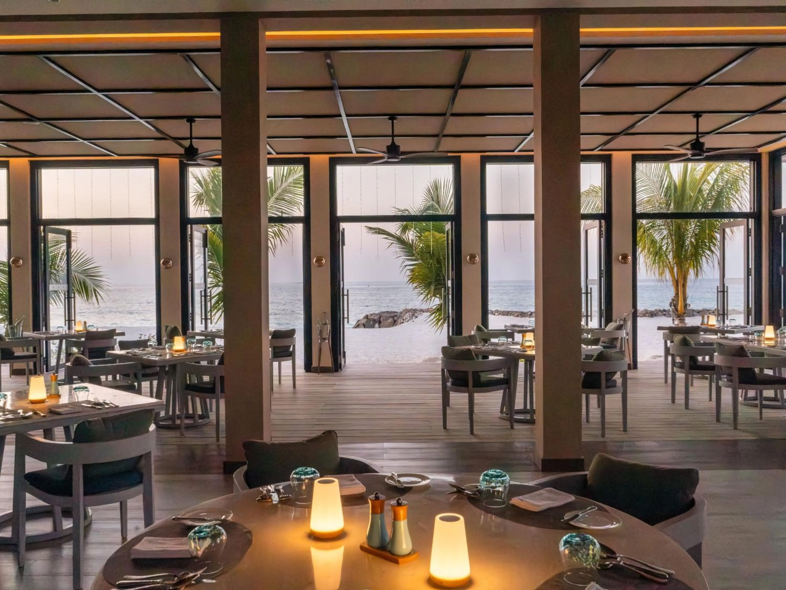 Restaurant/places to eat in Kuda Villingili Maldives, Free Return Transfers 03 nights & above