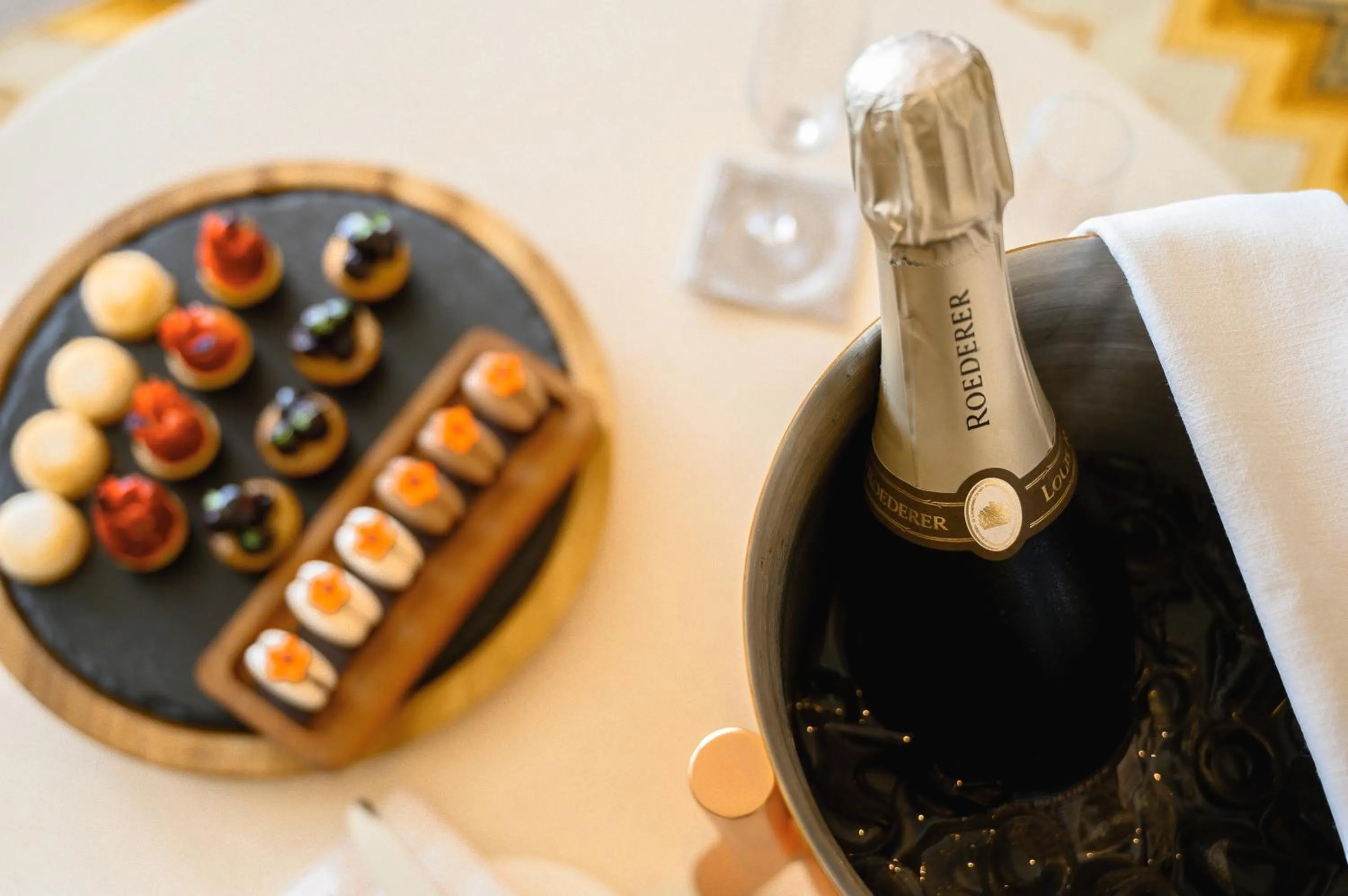 Drinks in Kuda Villingili Maldives, Free Return Transfers 03 nights & above