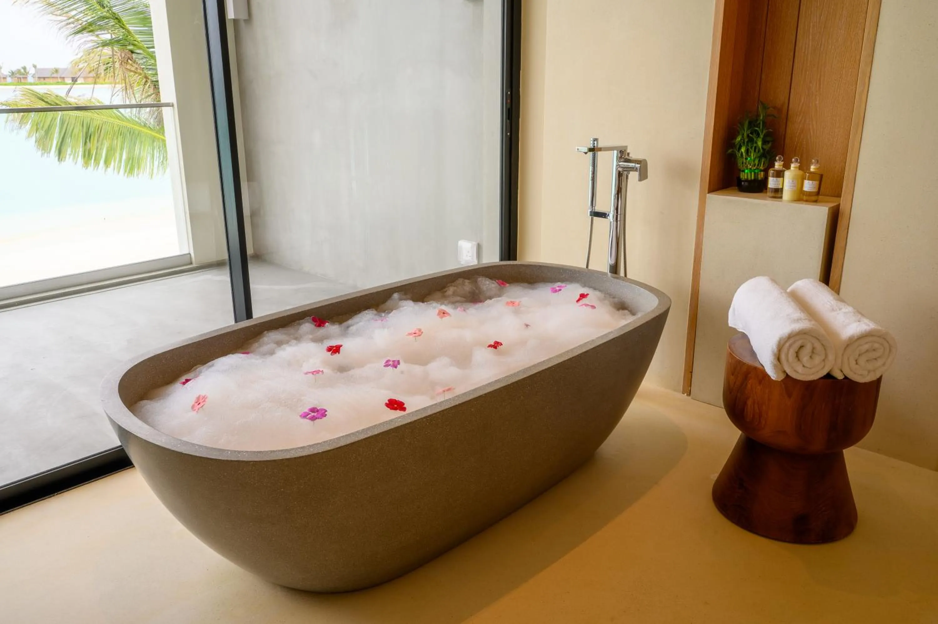 Bath in Kuda Villingili Maldives, Free Return Transfers 03 nights & above