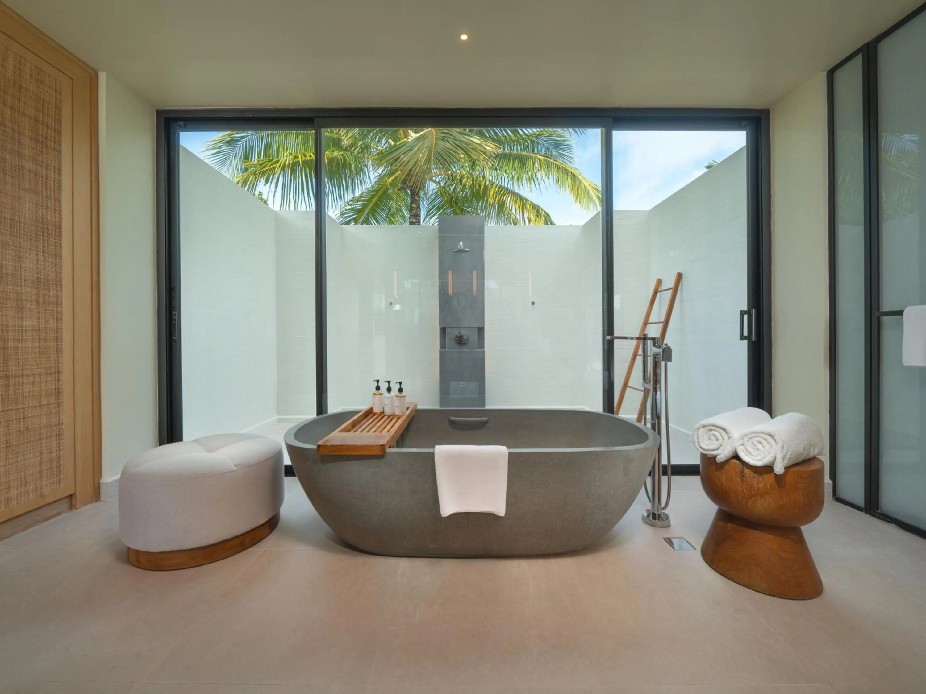 Bath in Kuda Villingili Maldives, Free Return Transfers 03 nights & above