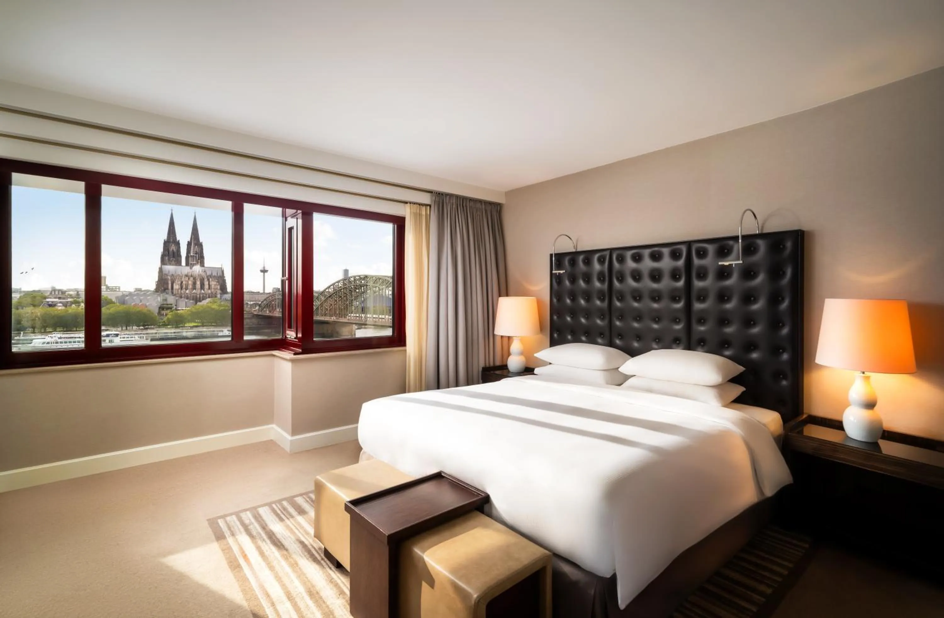 Bed in Hyatt Regency Köln