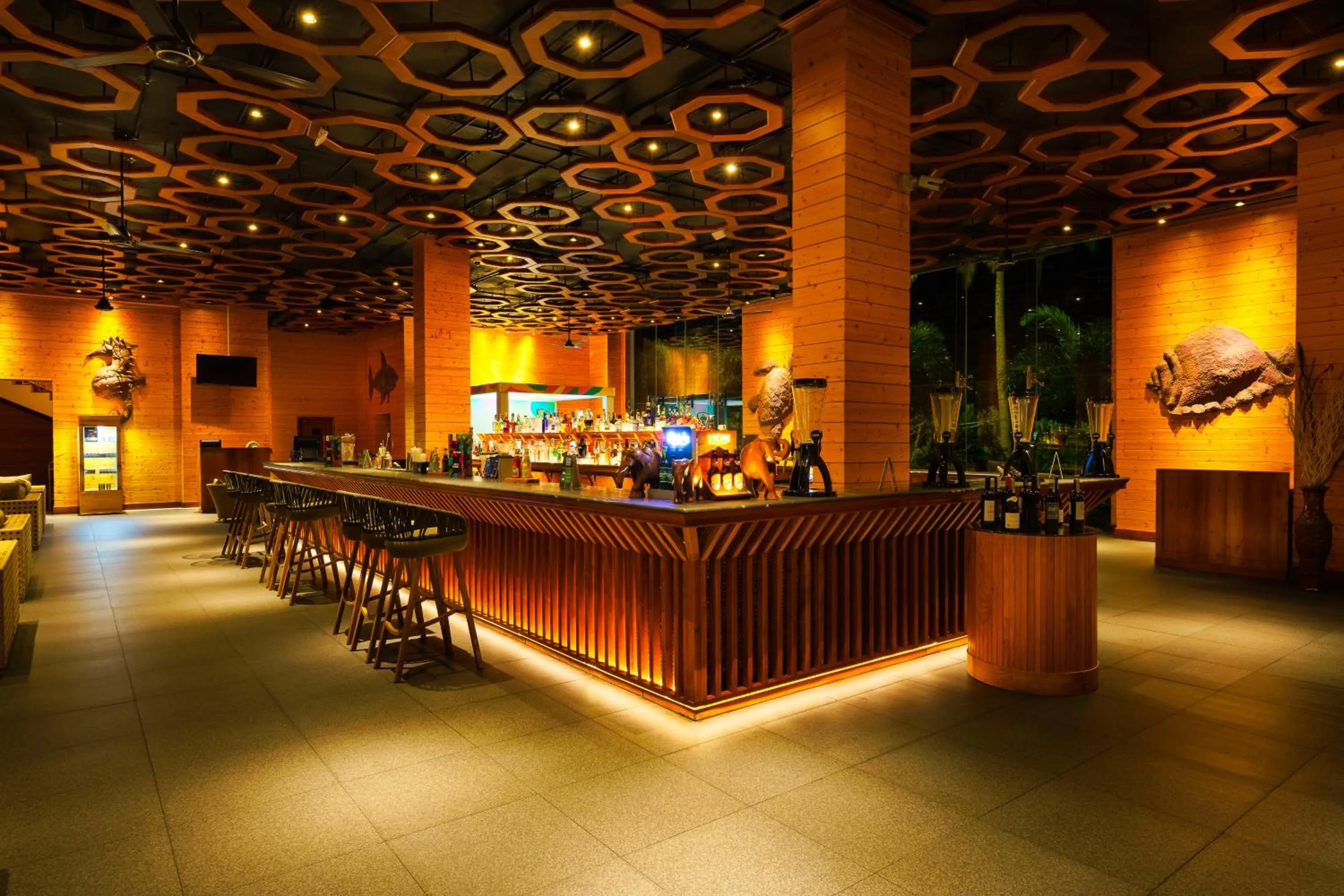 Lounge or bar in Araliya Beach Resort & Spa Unawatuna- Where you meet the sea all year