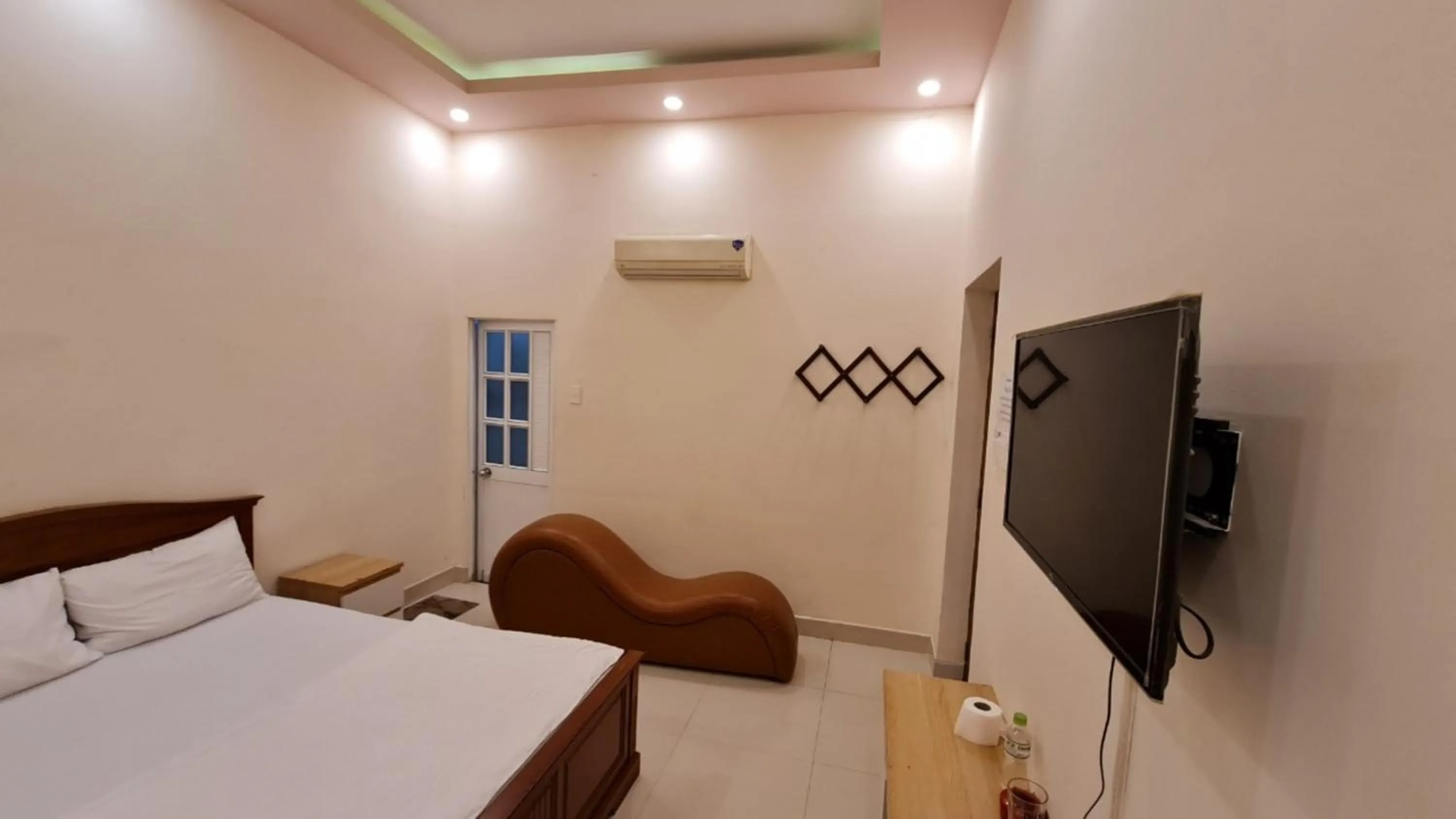 Property building, Bed in Sky Hotel