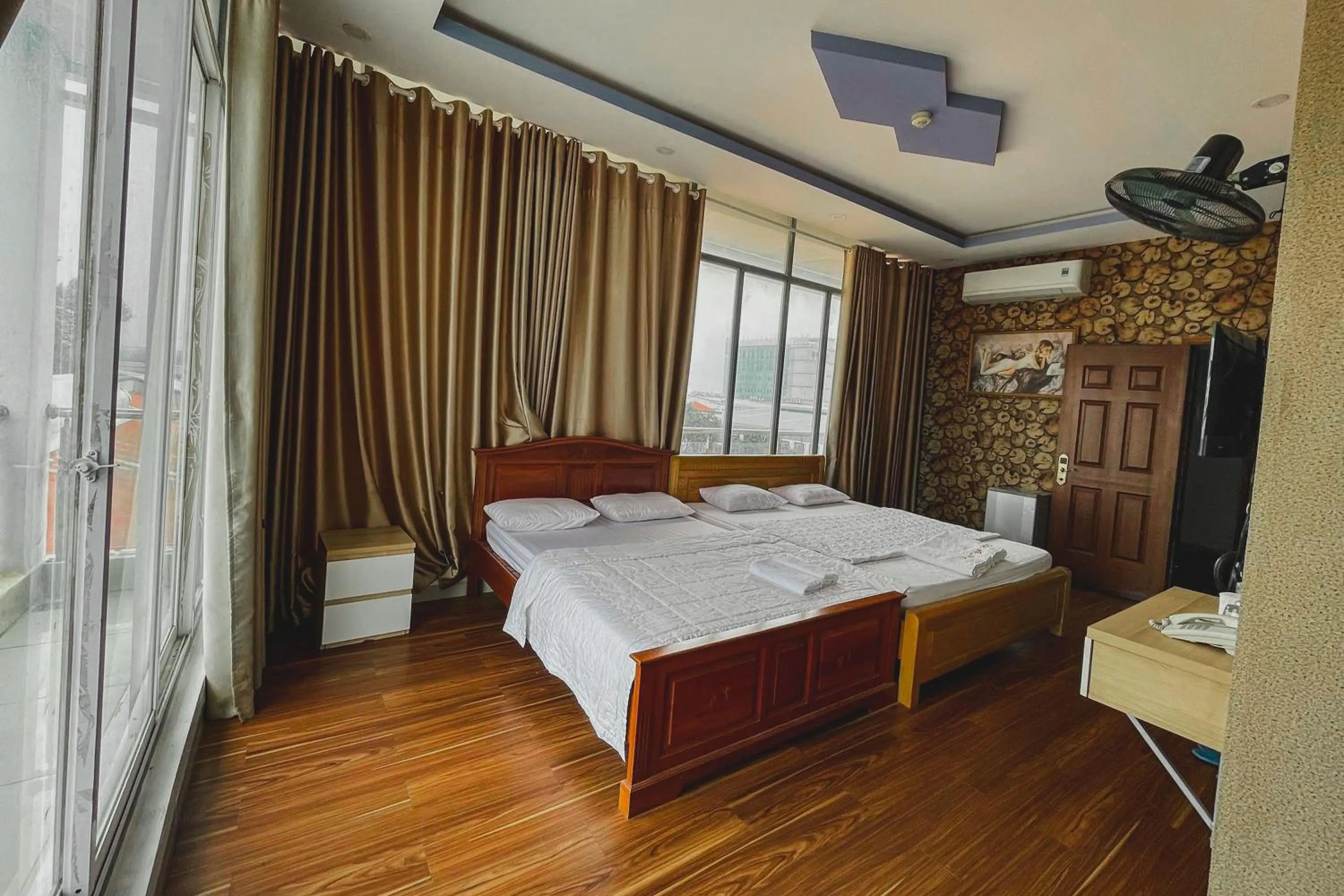 Bedroom, Bed in Sky Hotel