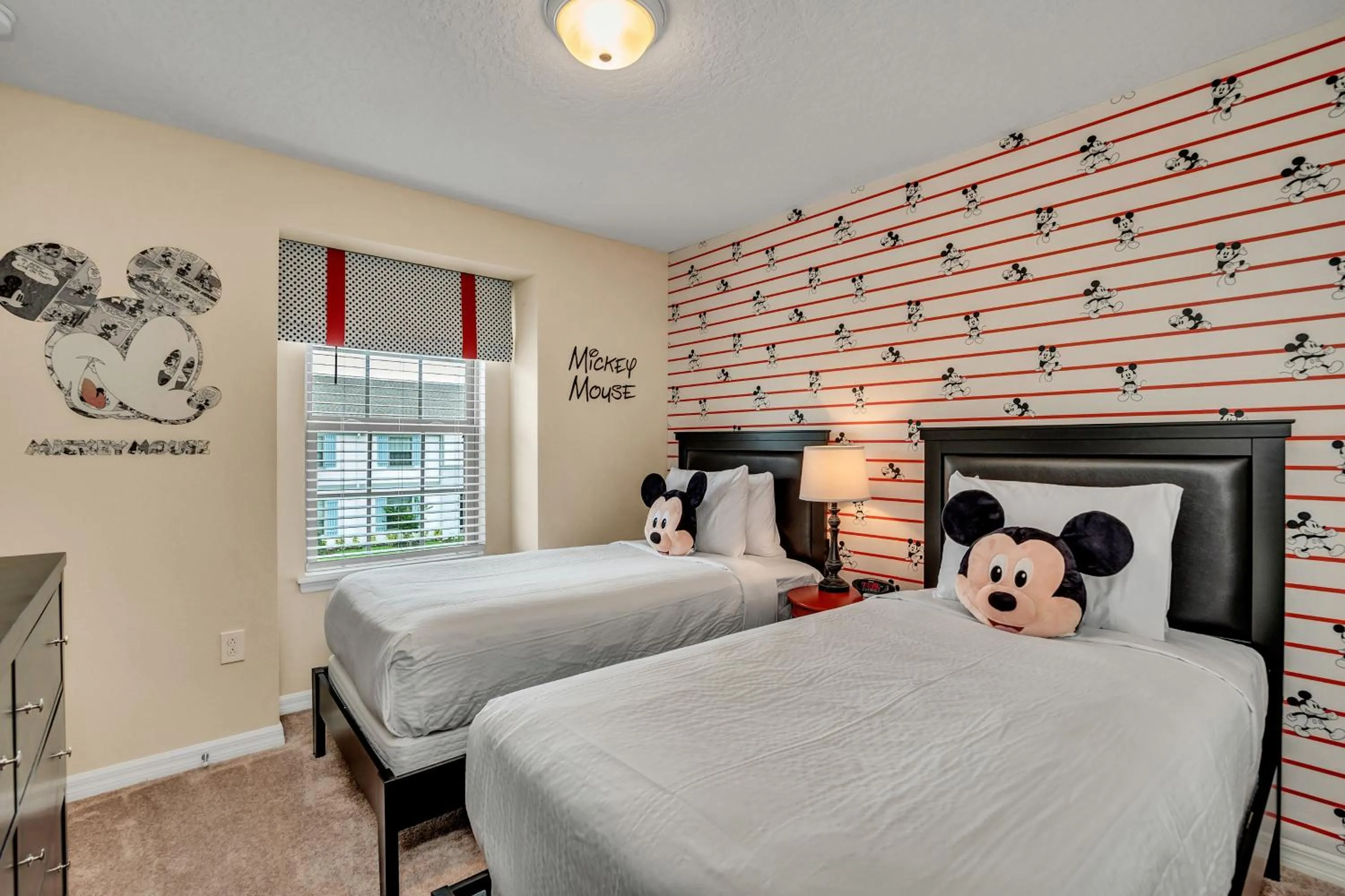 Bed in Townhome with Private Splash Pool FREE Waterpark