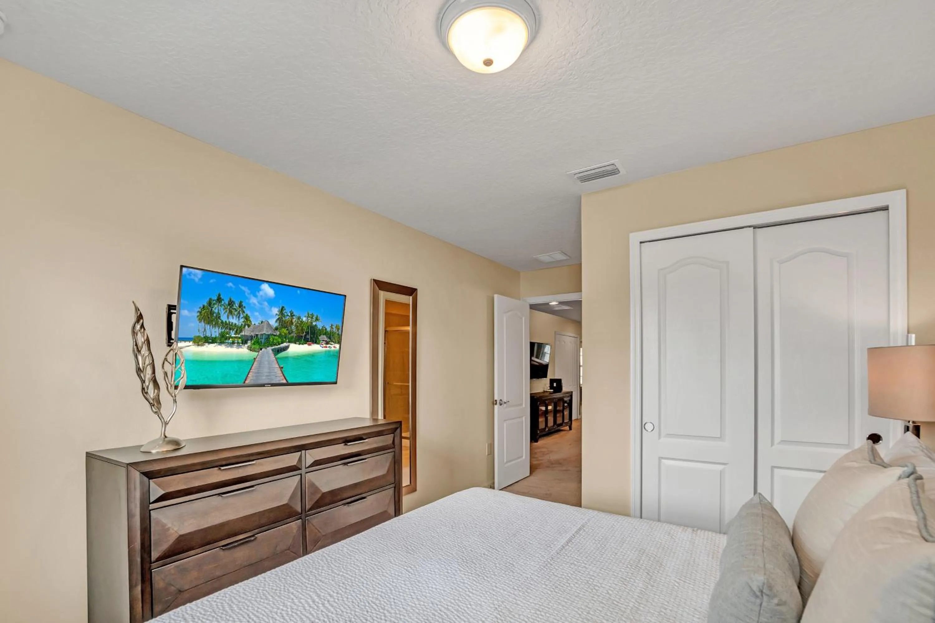Bed in Townhome with Private Splash Pool FREE Waterpark