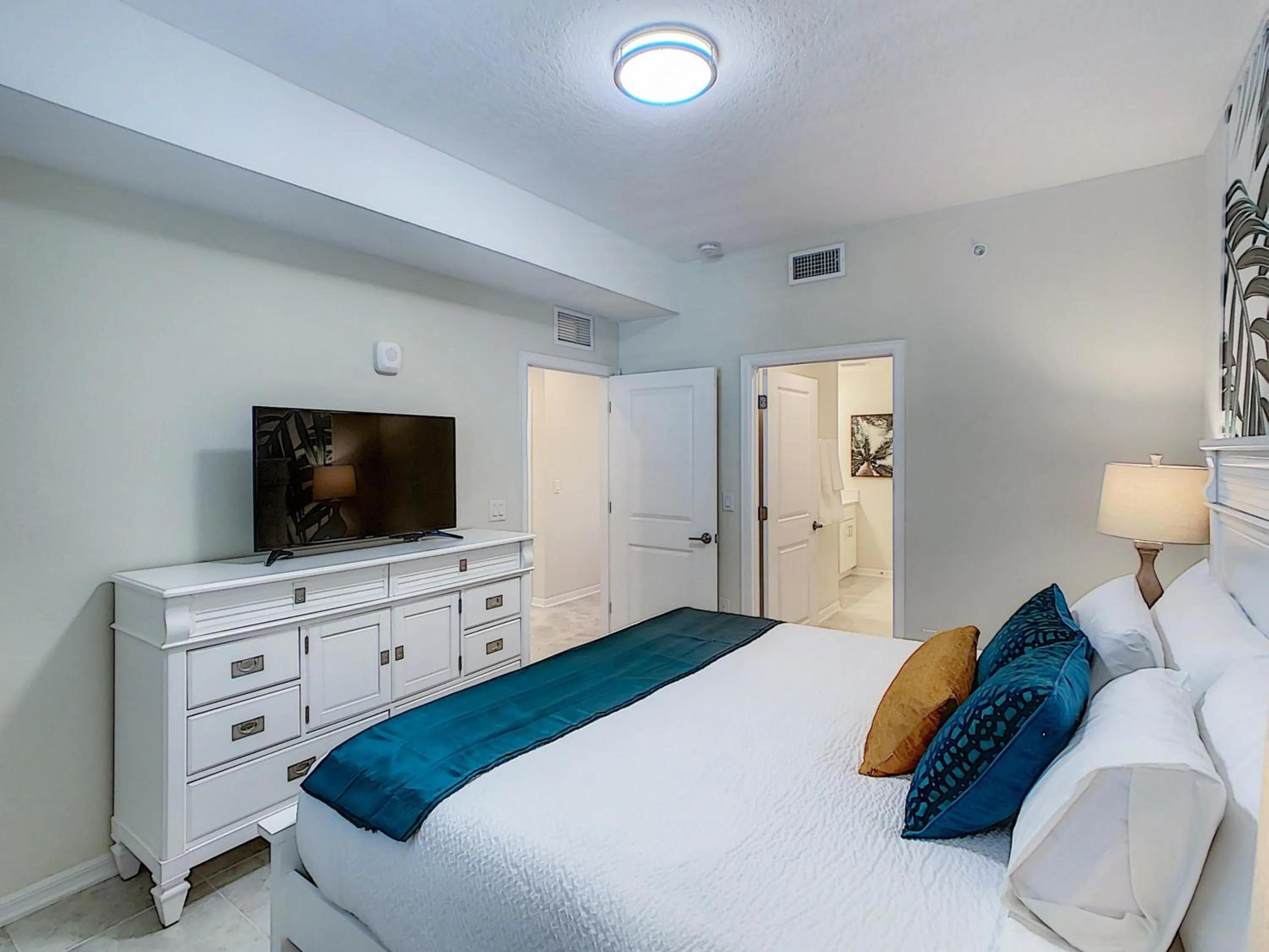 Bed in Updated Condo, 5 mi to Disney, On-site Water Park