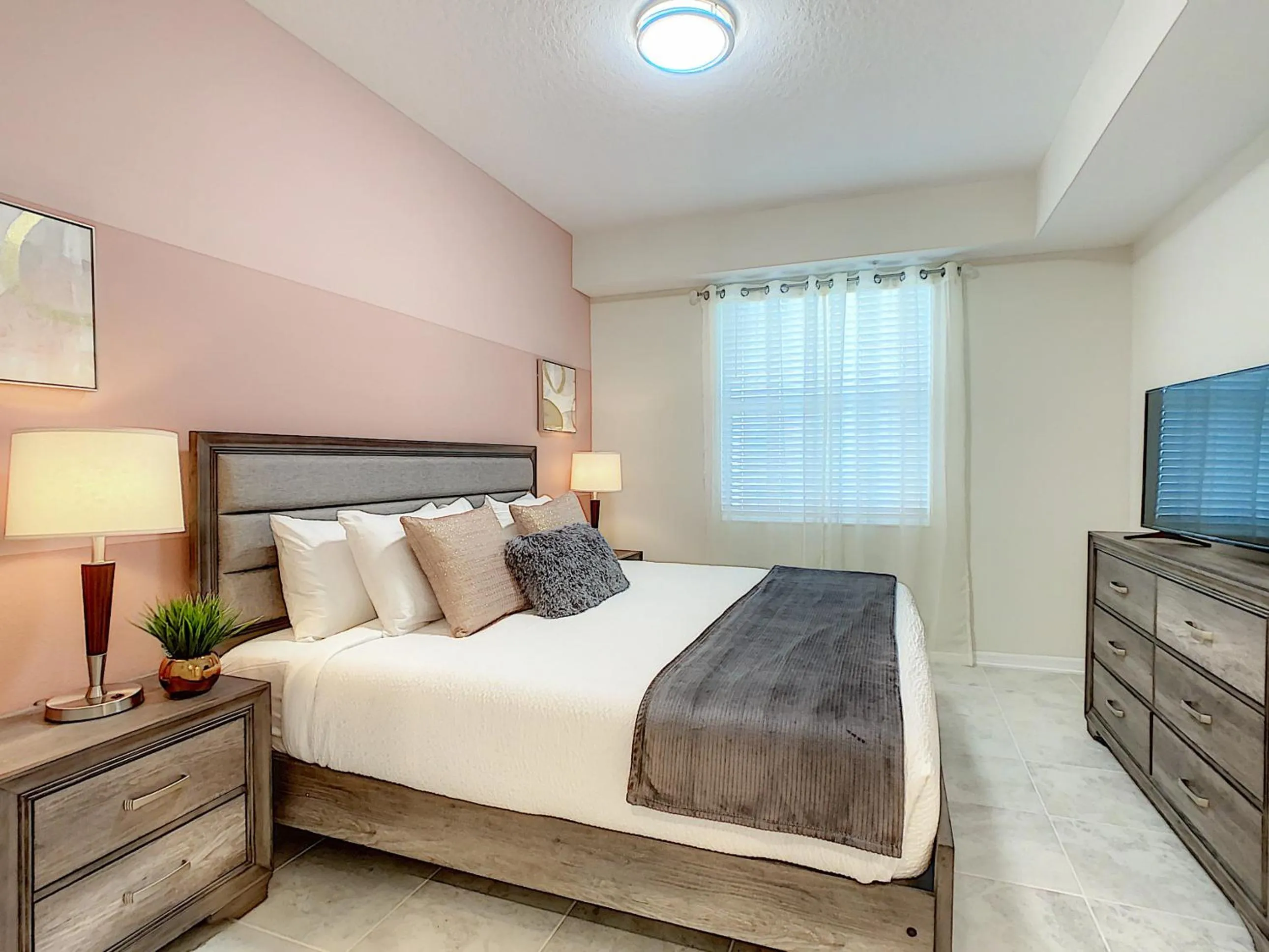 Bed in Modern Condo near Disney Foosball Water Park