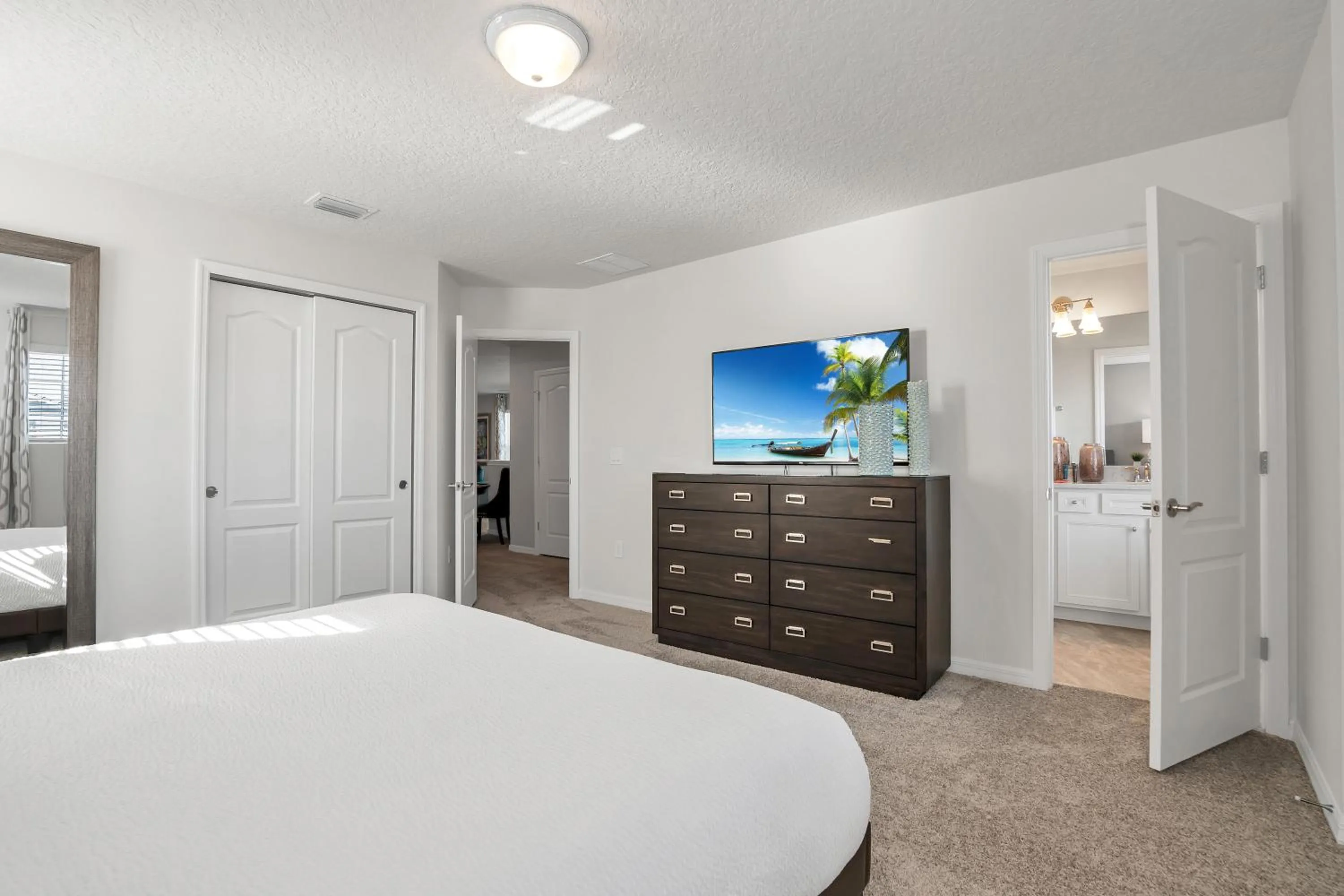 Bed in Private Pool Villa wPool Table, On-Site WaterPark