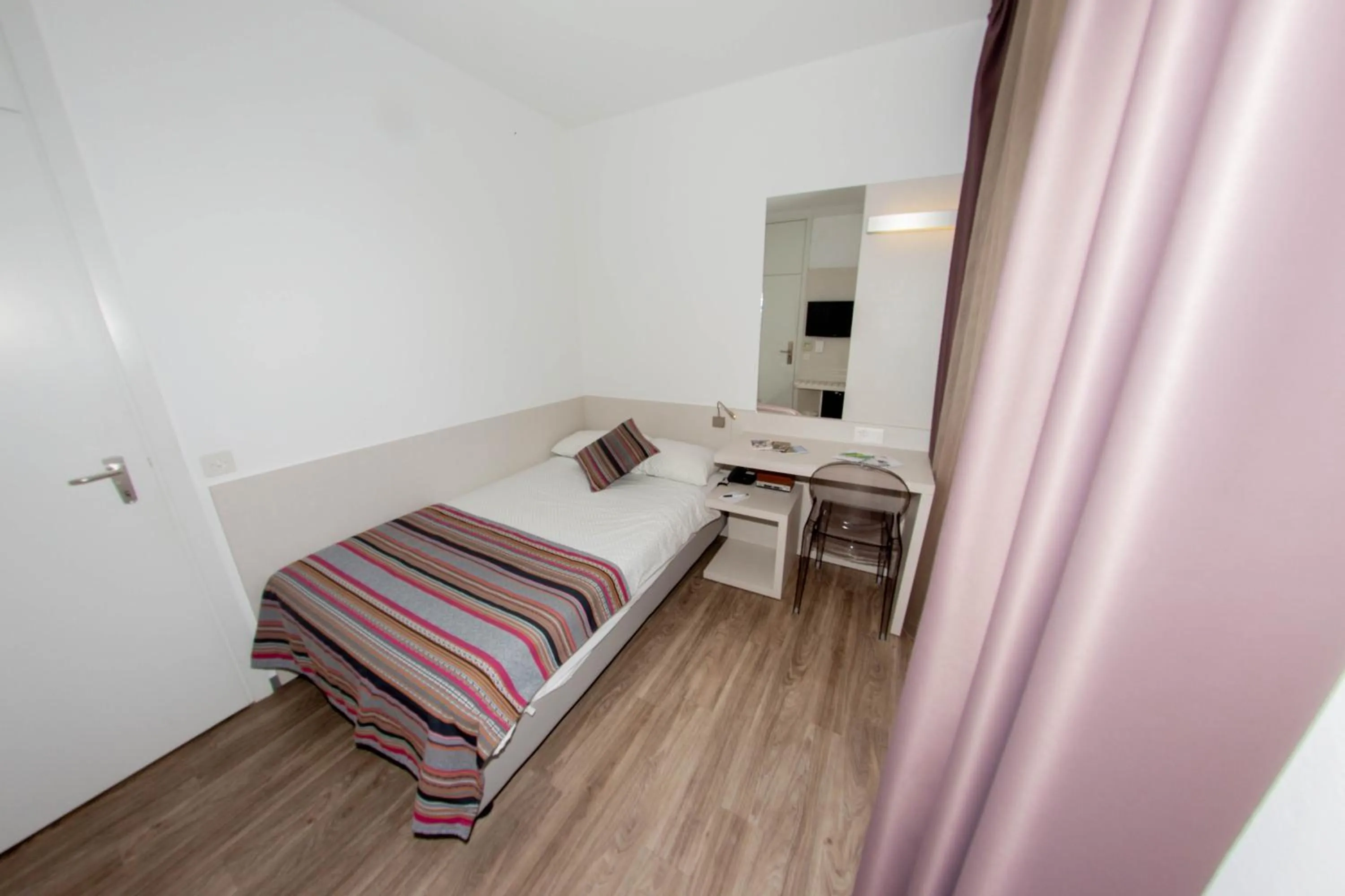 Bedroom, Bed in Colorado Hotel