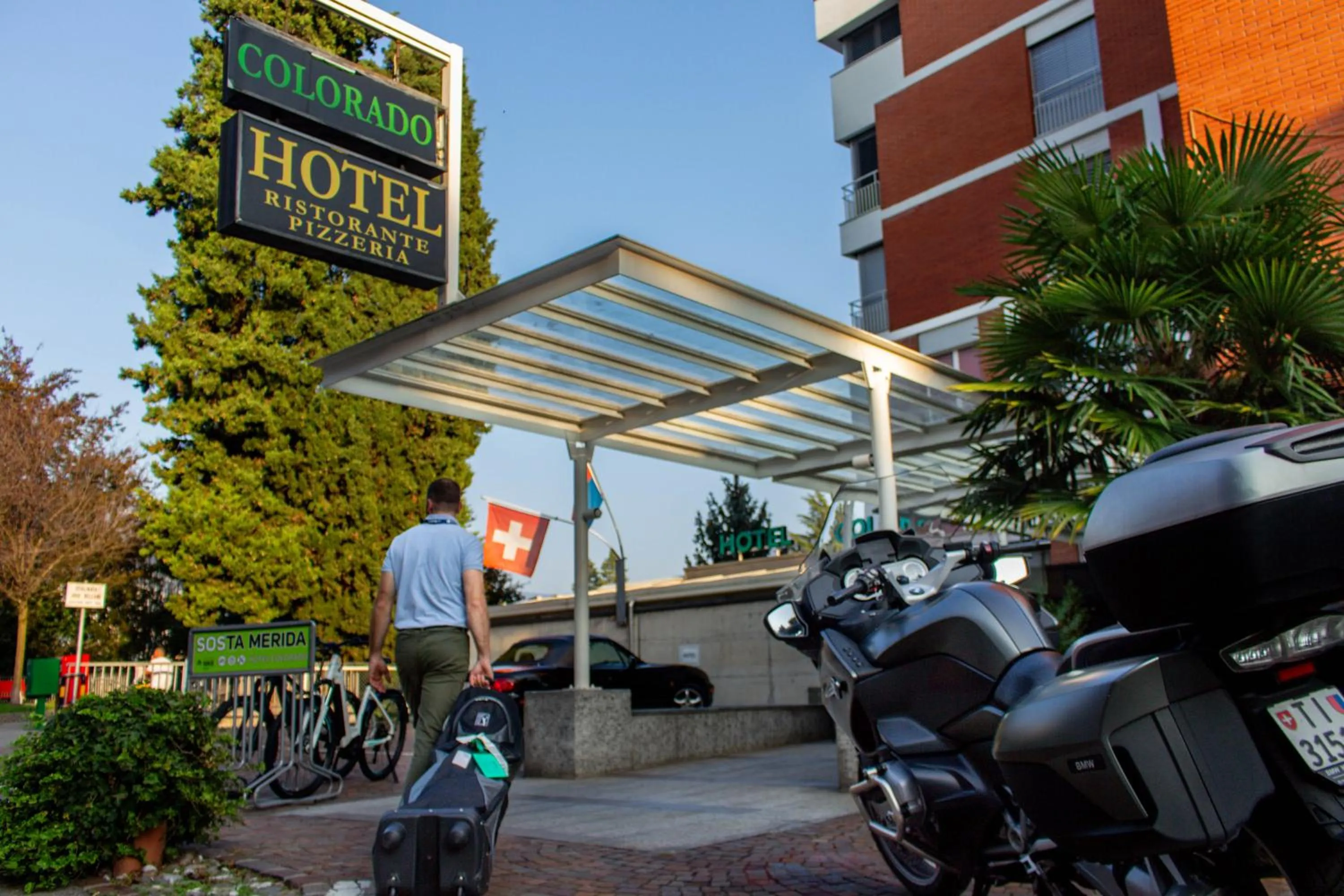 Facade/entrance in Colorado Hotel