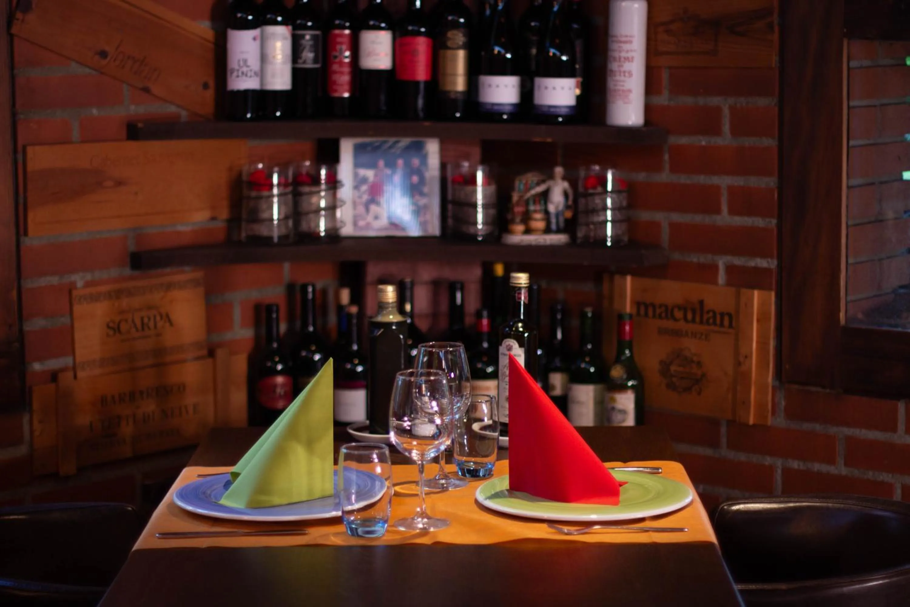 Restaurant/places to eat in Colorado Hotel