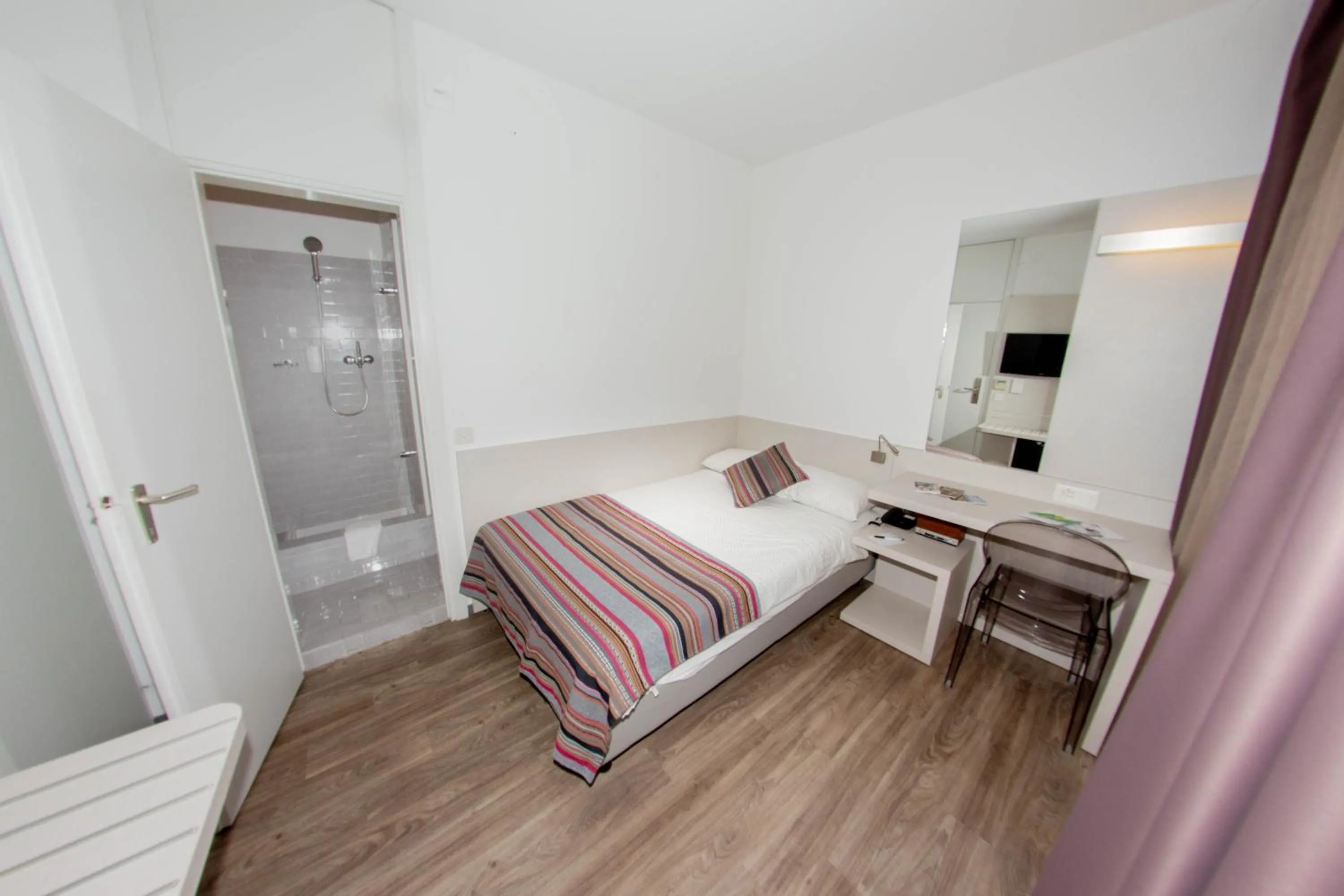 Bedroom, Bed in Colorado Hotel