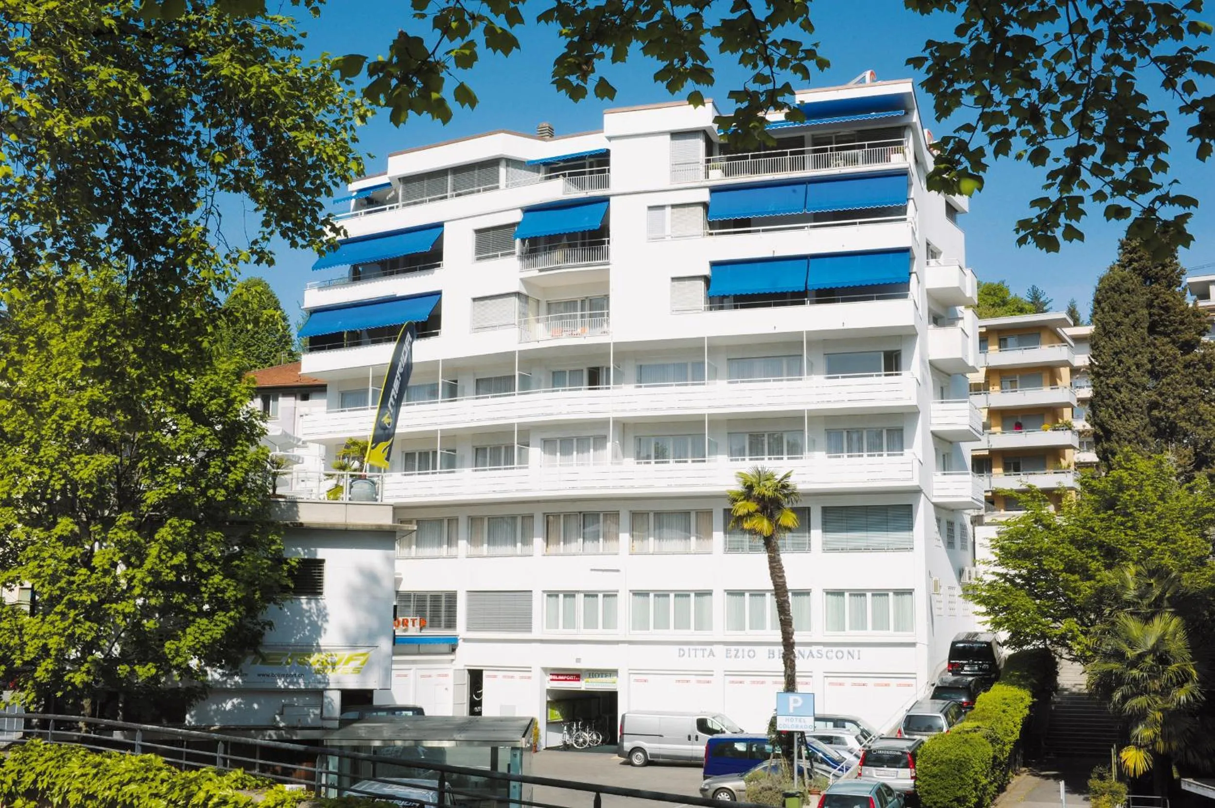 Facade/entrance in Colorado Hotel