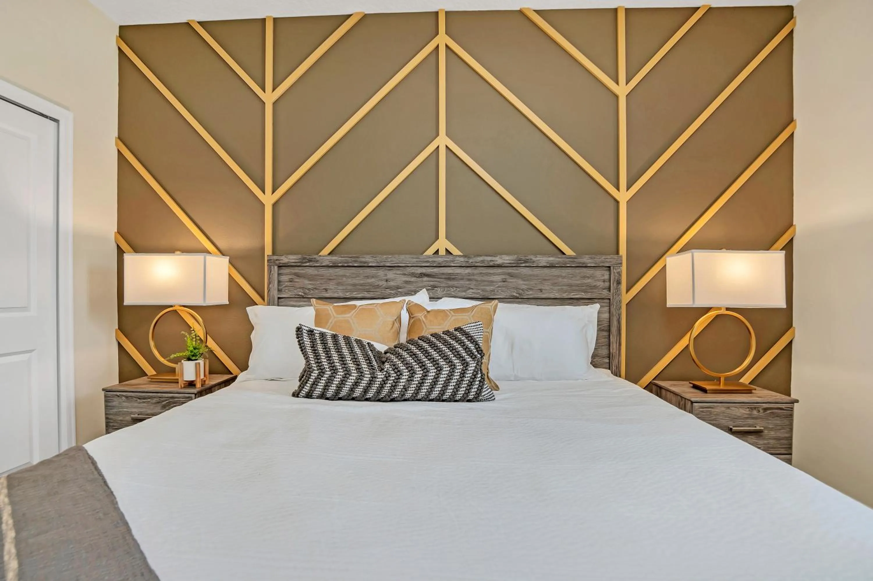 Bed in LARGE Villa, Private PoolGAME ROOMMovie Theater