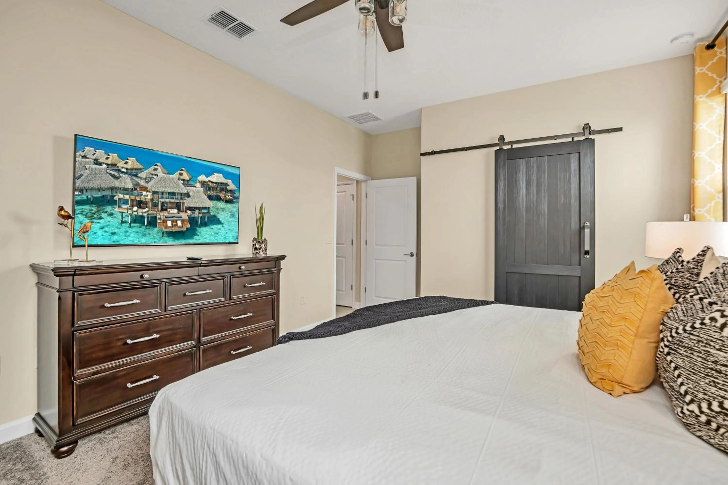 Bed in LARGE Villa, Private PoolGAME ROOMMovie Theater