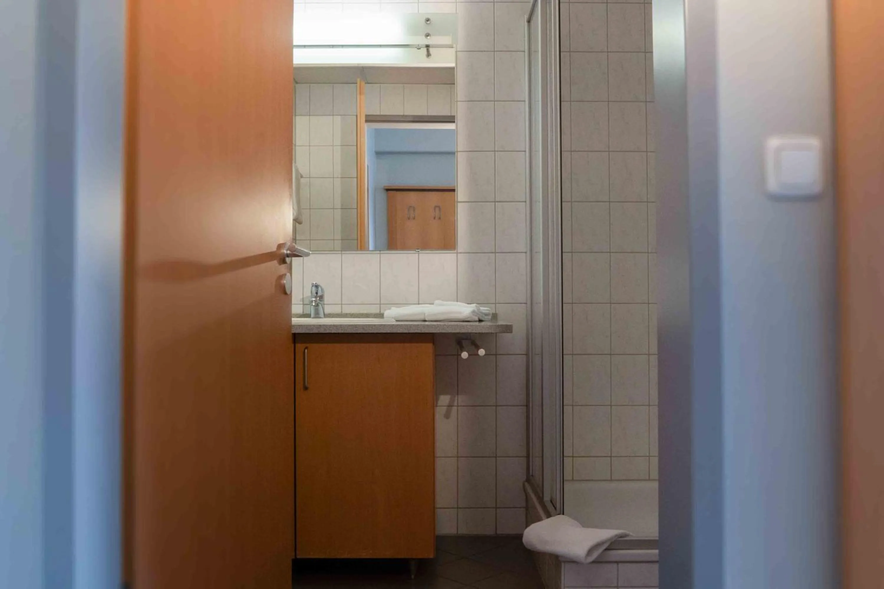 Shower in Plaza Inn Braunschweig City Nord