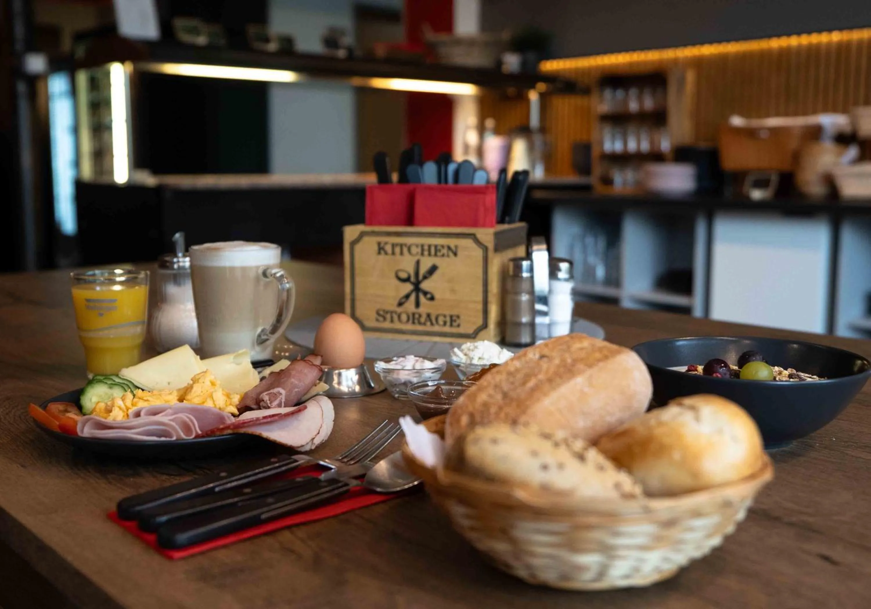 Restaurant/places to eat in Plaza Inn Braunschweig City Nord