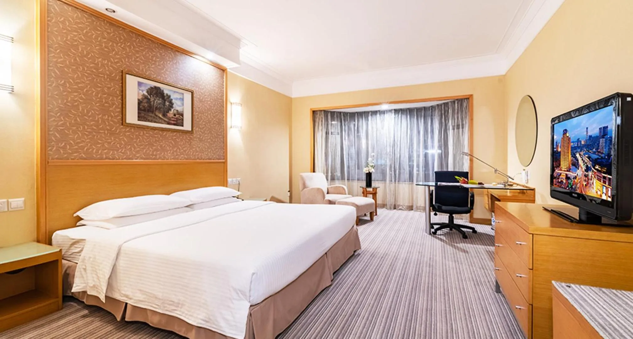 Photo of the whole room, Bed in Millennium Harbourview Hotel Xiamen