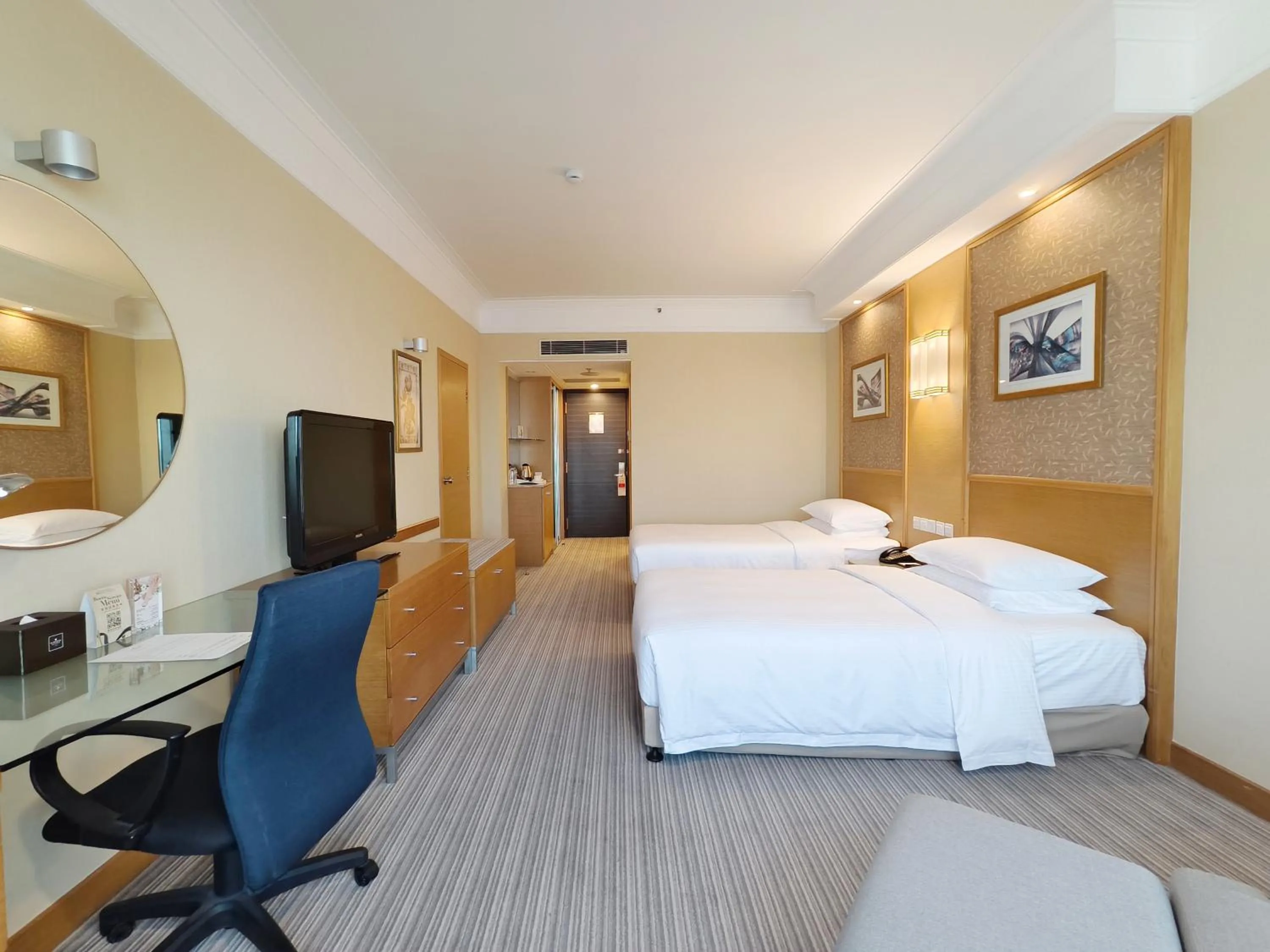 Photo of the whole room, Bed in Millennium Harbourview Hotel Xiamen