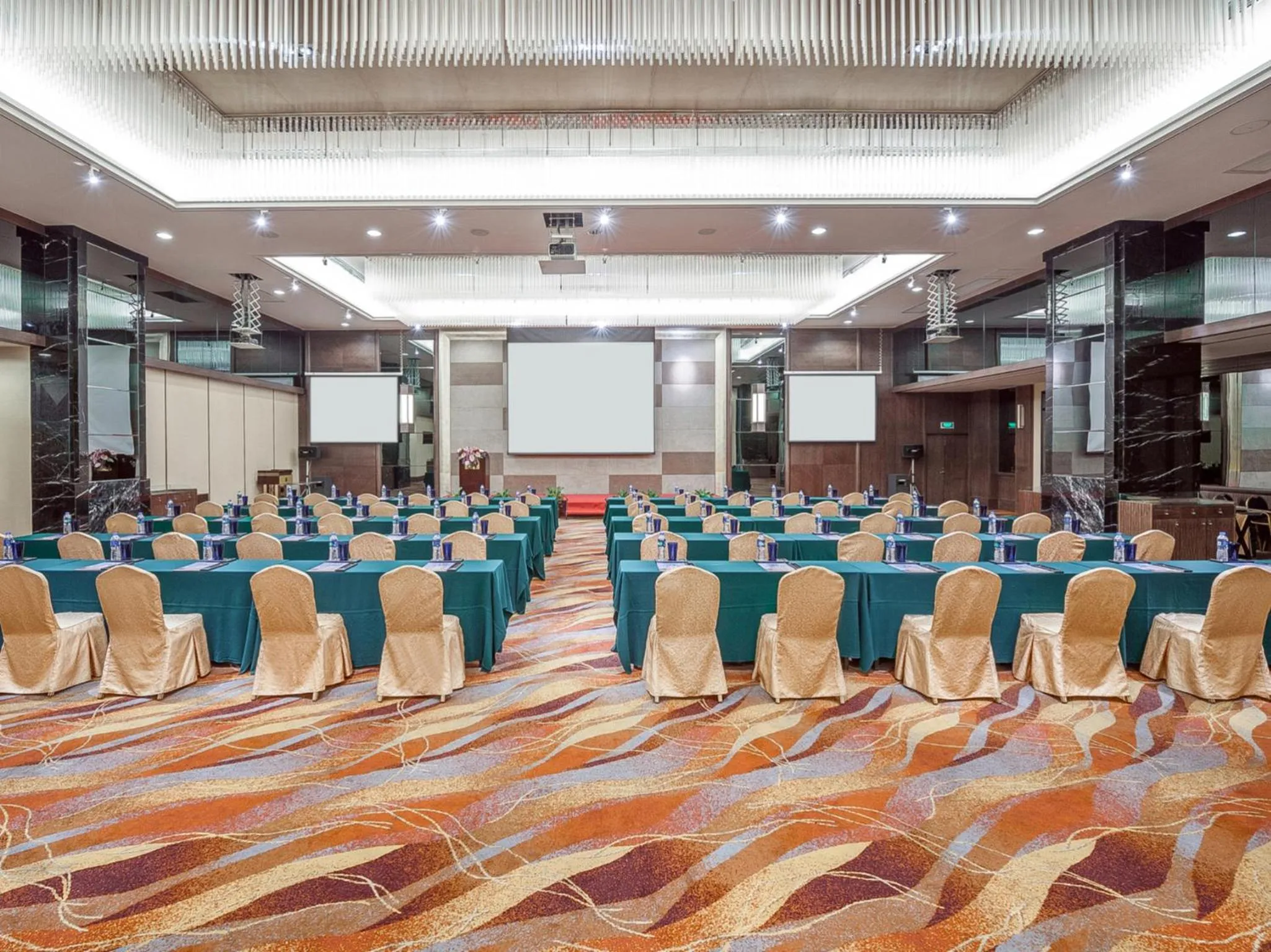 Business facilities in Millennium Harbourview Hotel Xiamen