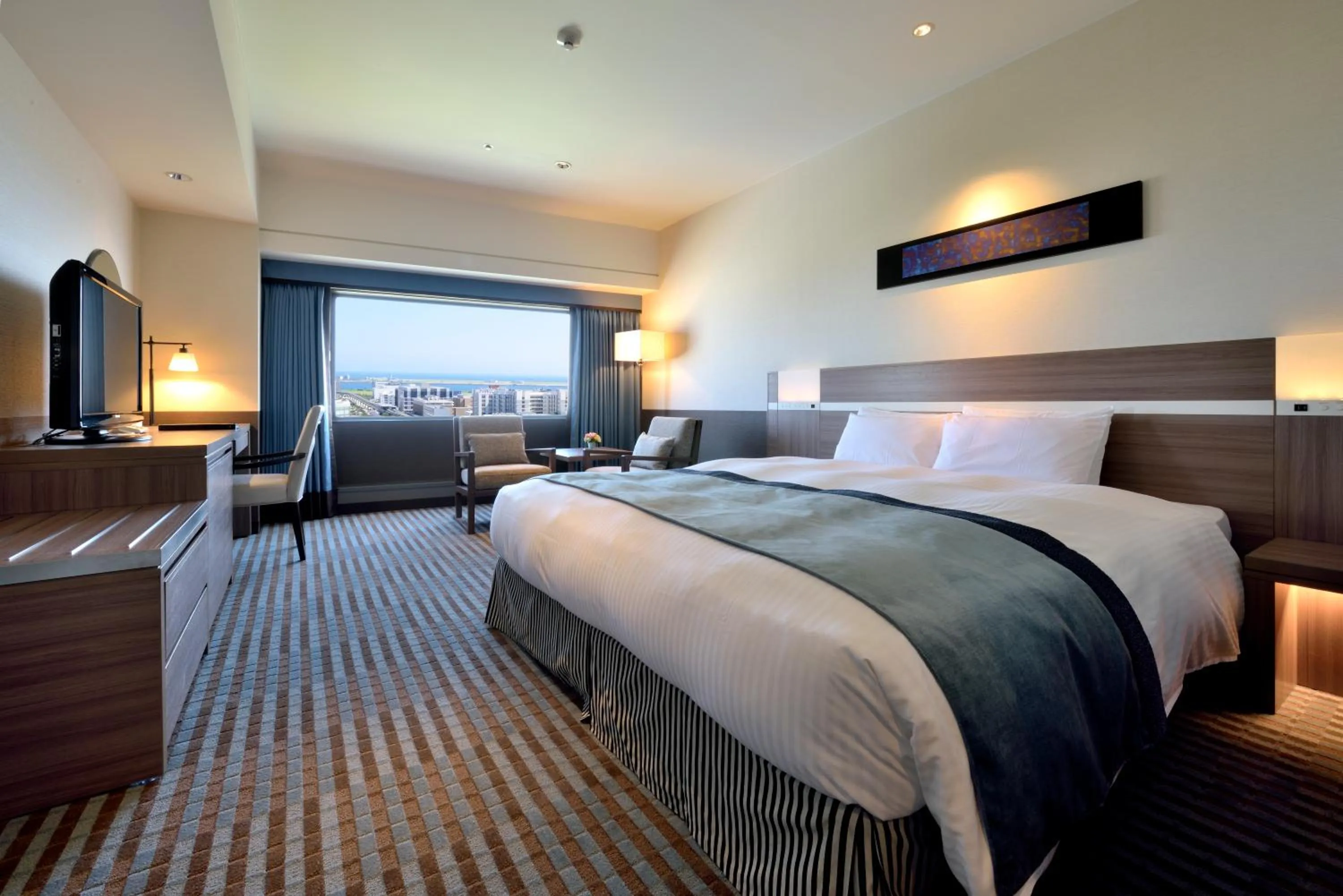 Bedroom, Bed in Kobe Portopia Hotel