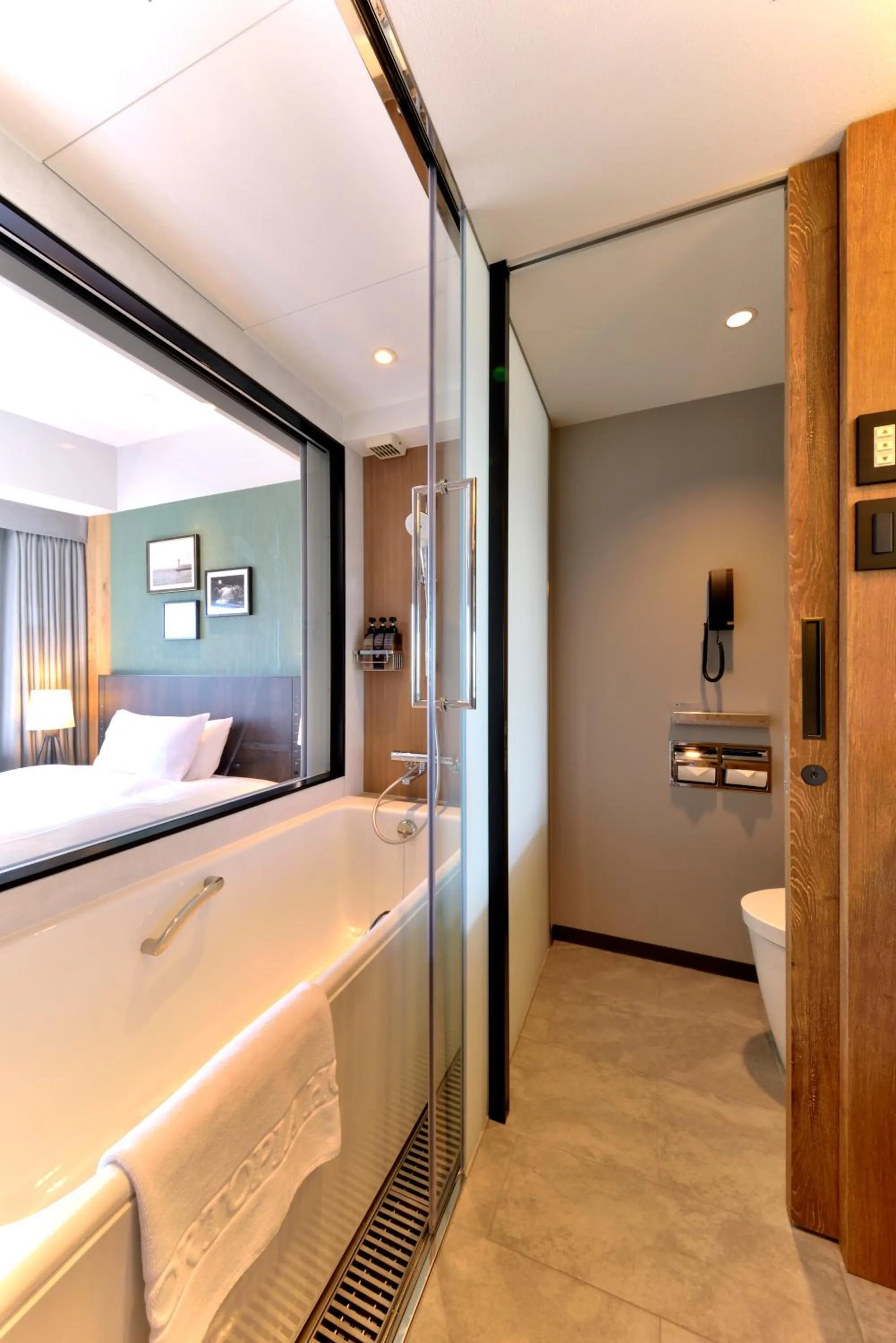 Bathroom, Bed in Kobe Portopia Hotel