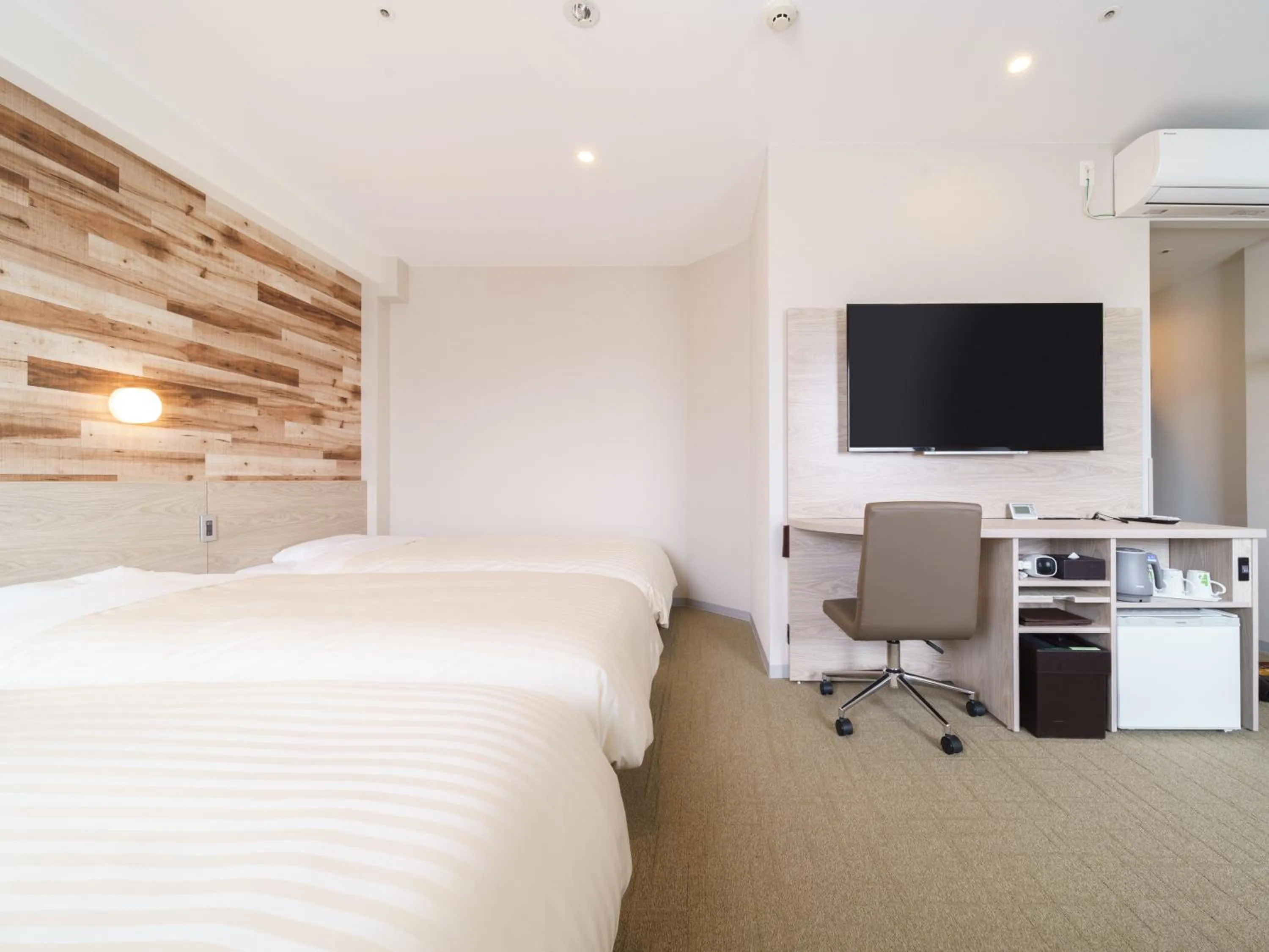 Bed in Super Hotel Kyoto Shijokawaramachi