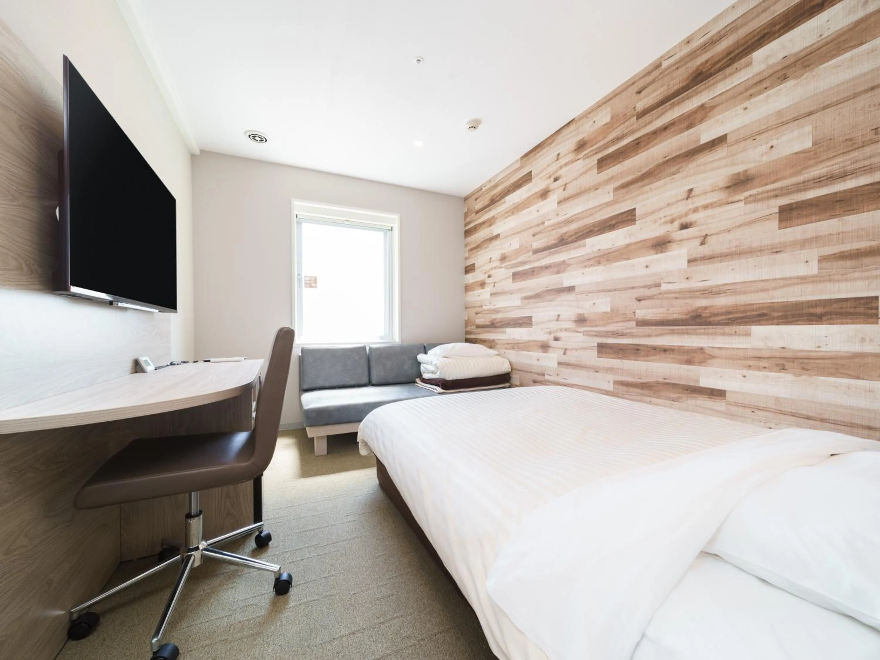 Bed in Super Hotel Kyoto Shijokawaramachi