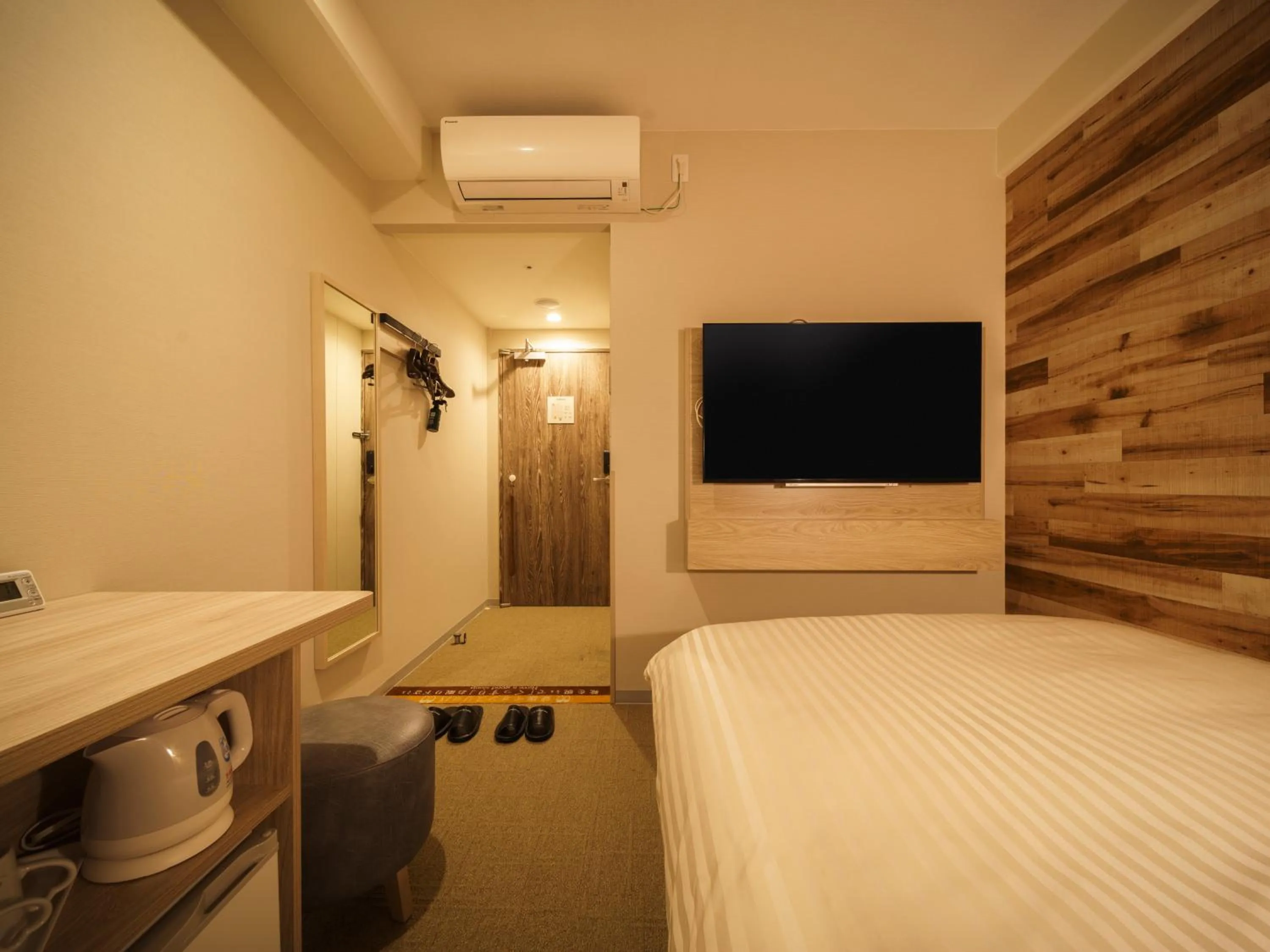 Bed in Super Hotel Kyoto Shijokawaramachi