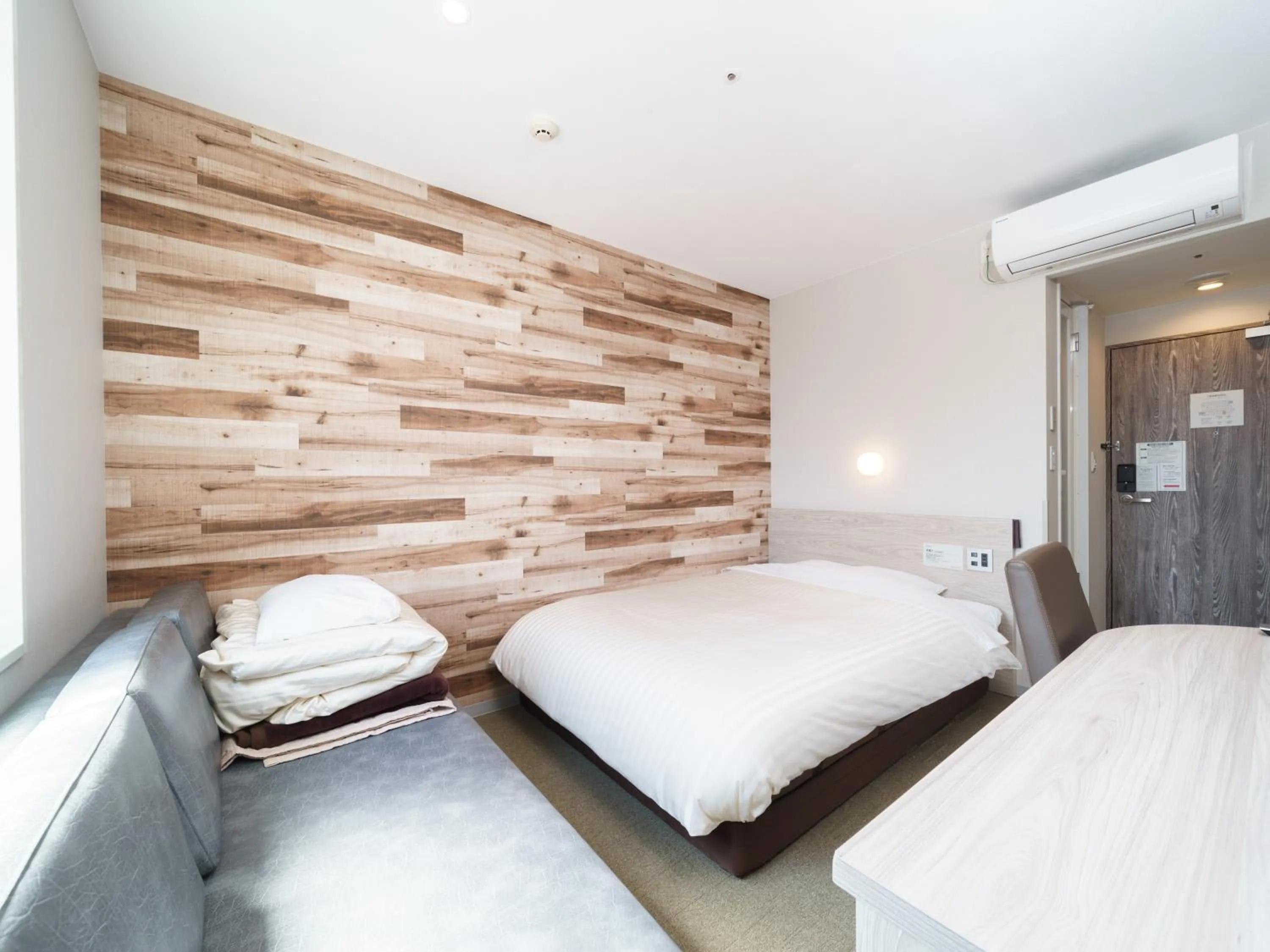 Bed in Super Hotel Kyoto Shijokawaramachi