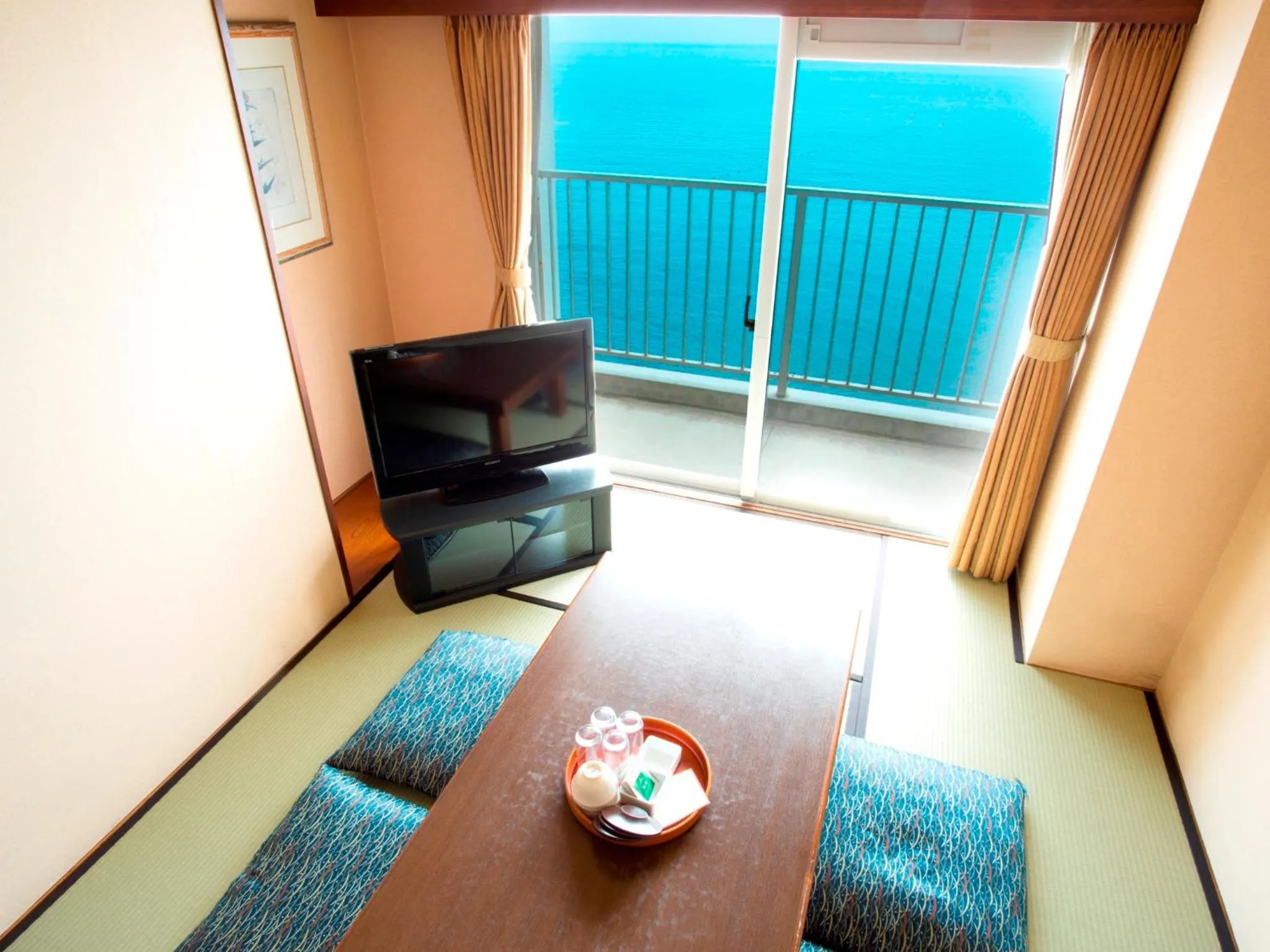 TV and multimedia in Hotel Resorpia Atami