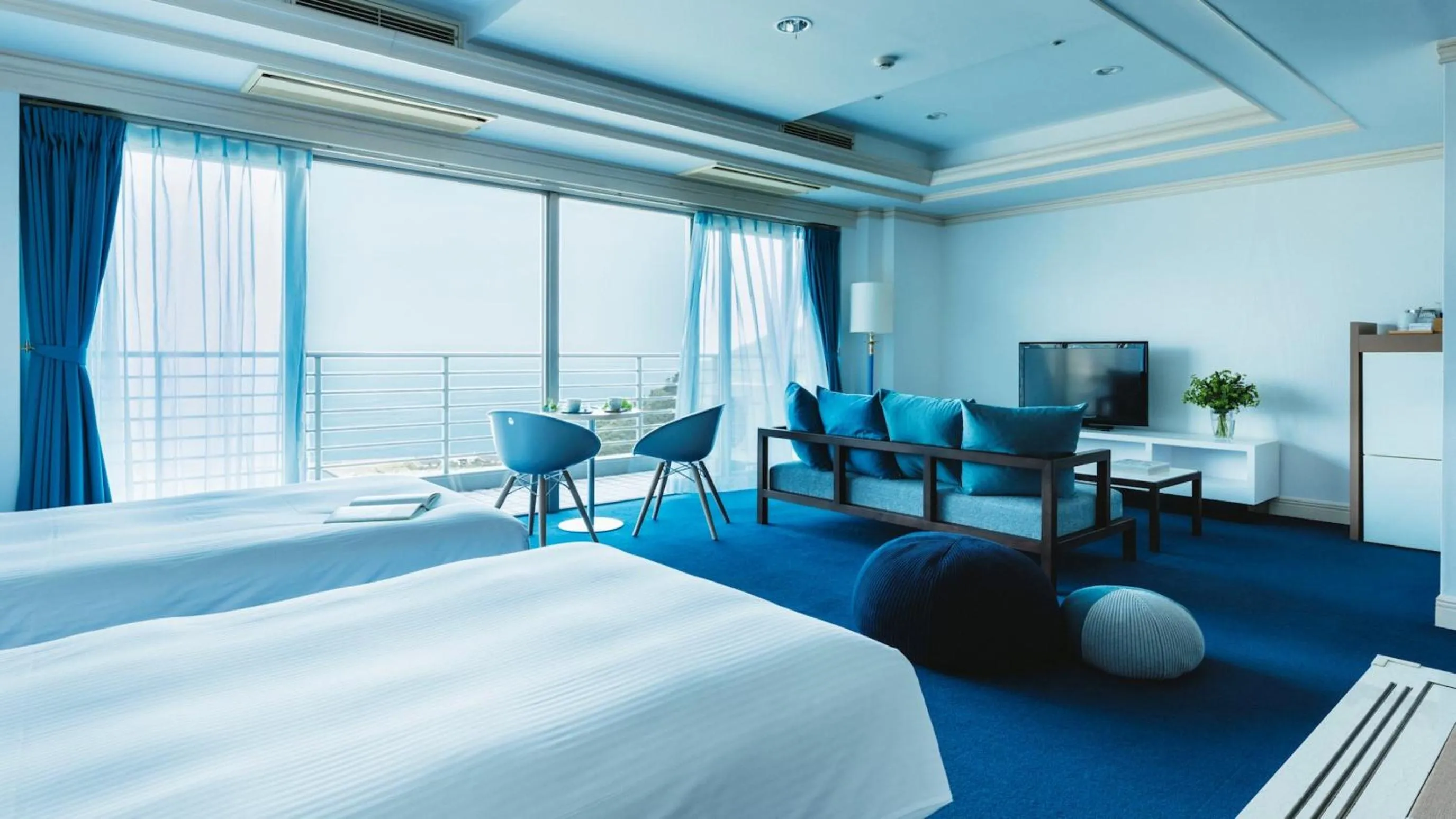 Bed in RISONARE Atami