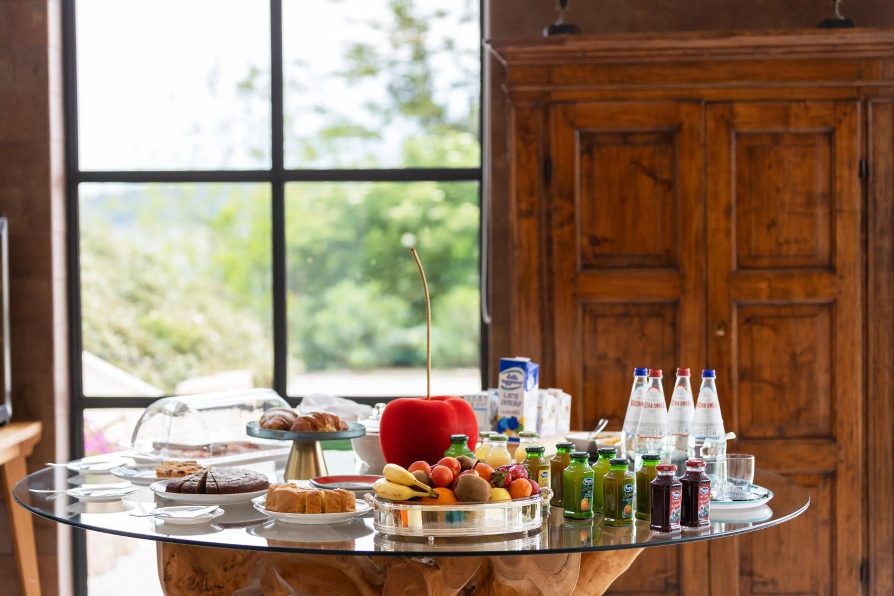 Buffet breakfast in Villa Francesca Relais
