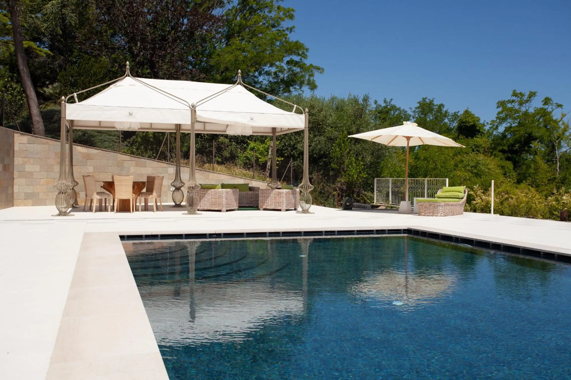 Swimming pool in Villa Francesca Relais