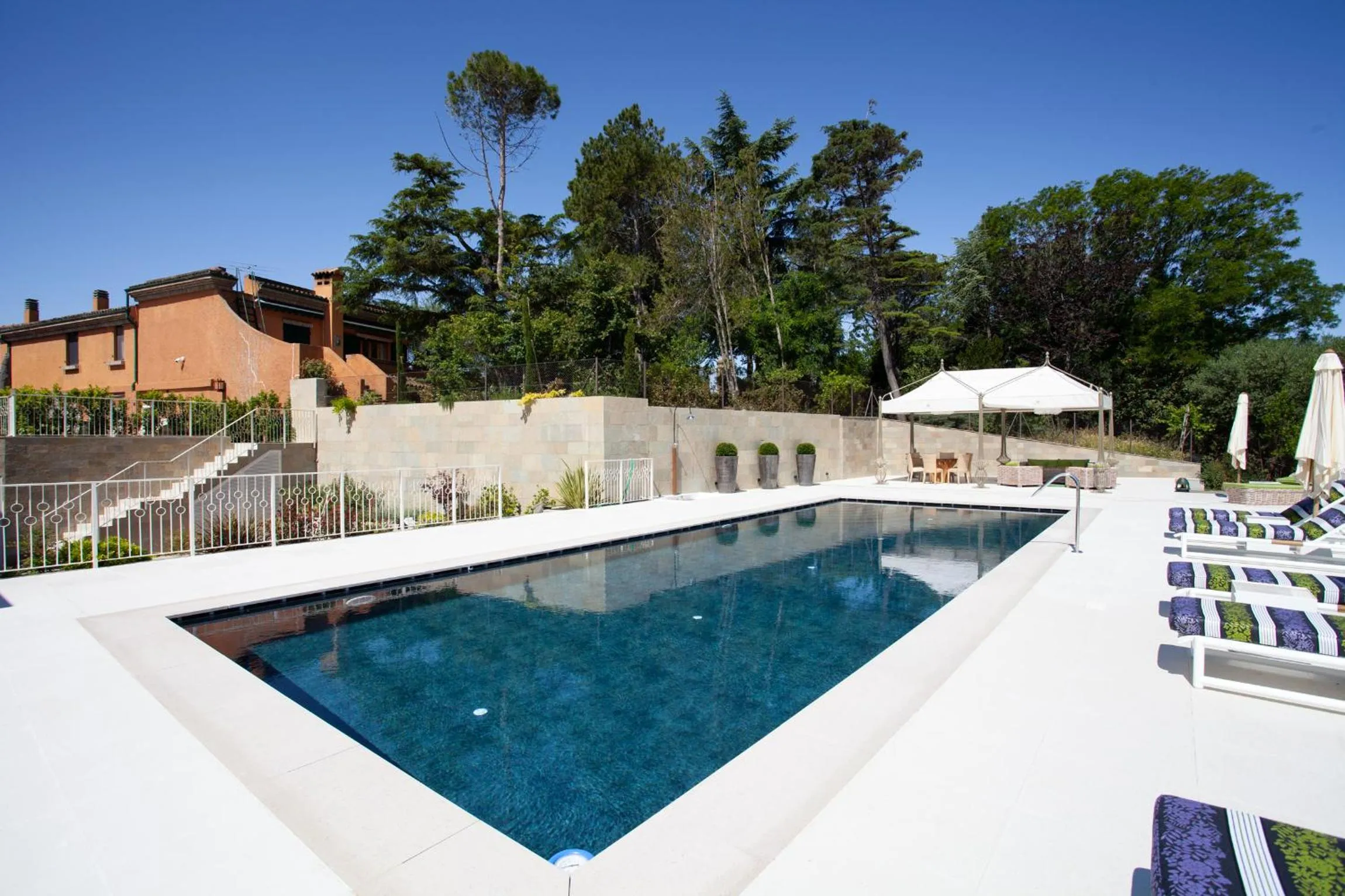 Swimming pool in Villa Francesca Relais