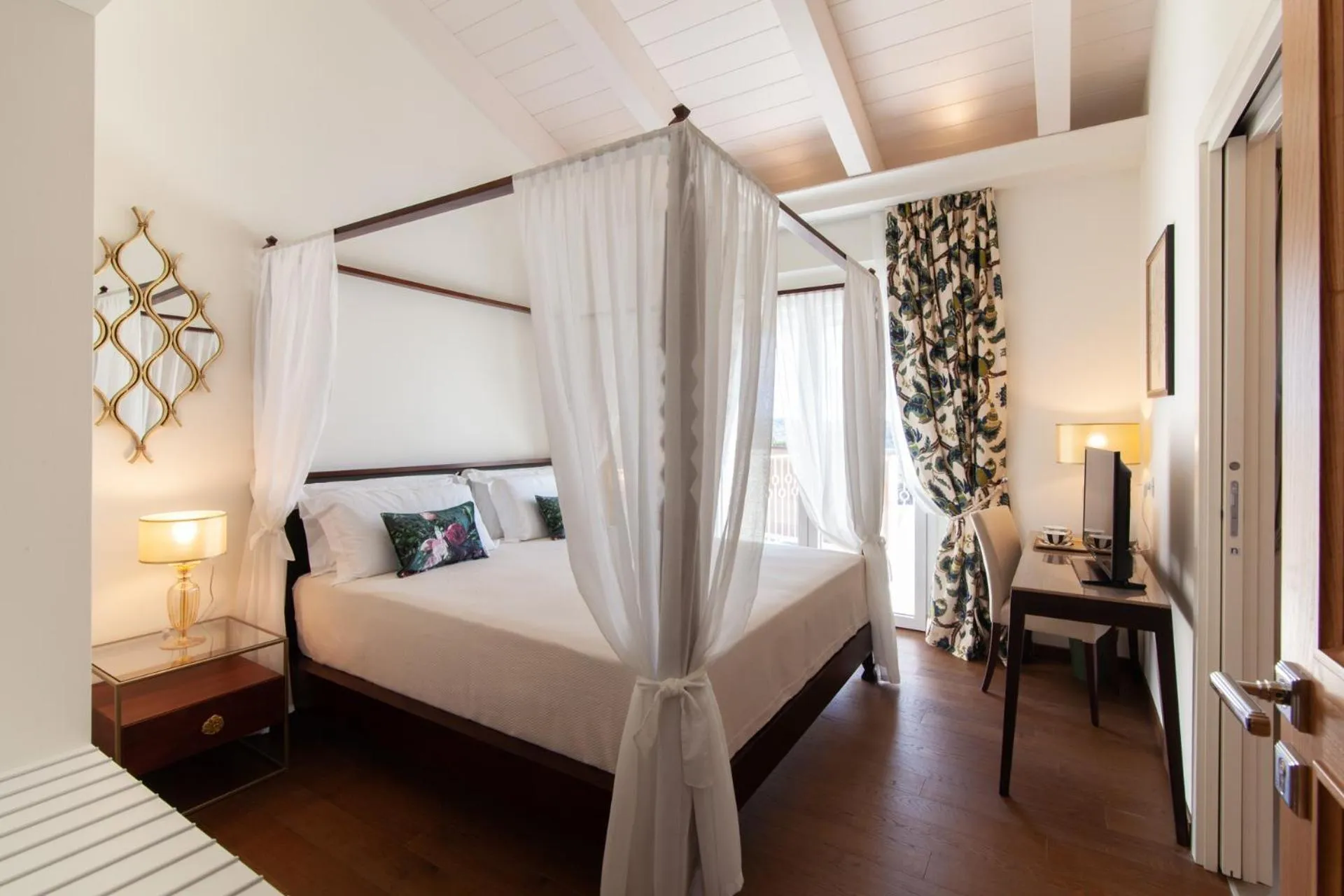 Photo of the whole room, Bed in Villa Francesca Relais