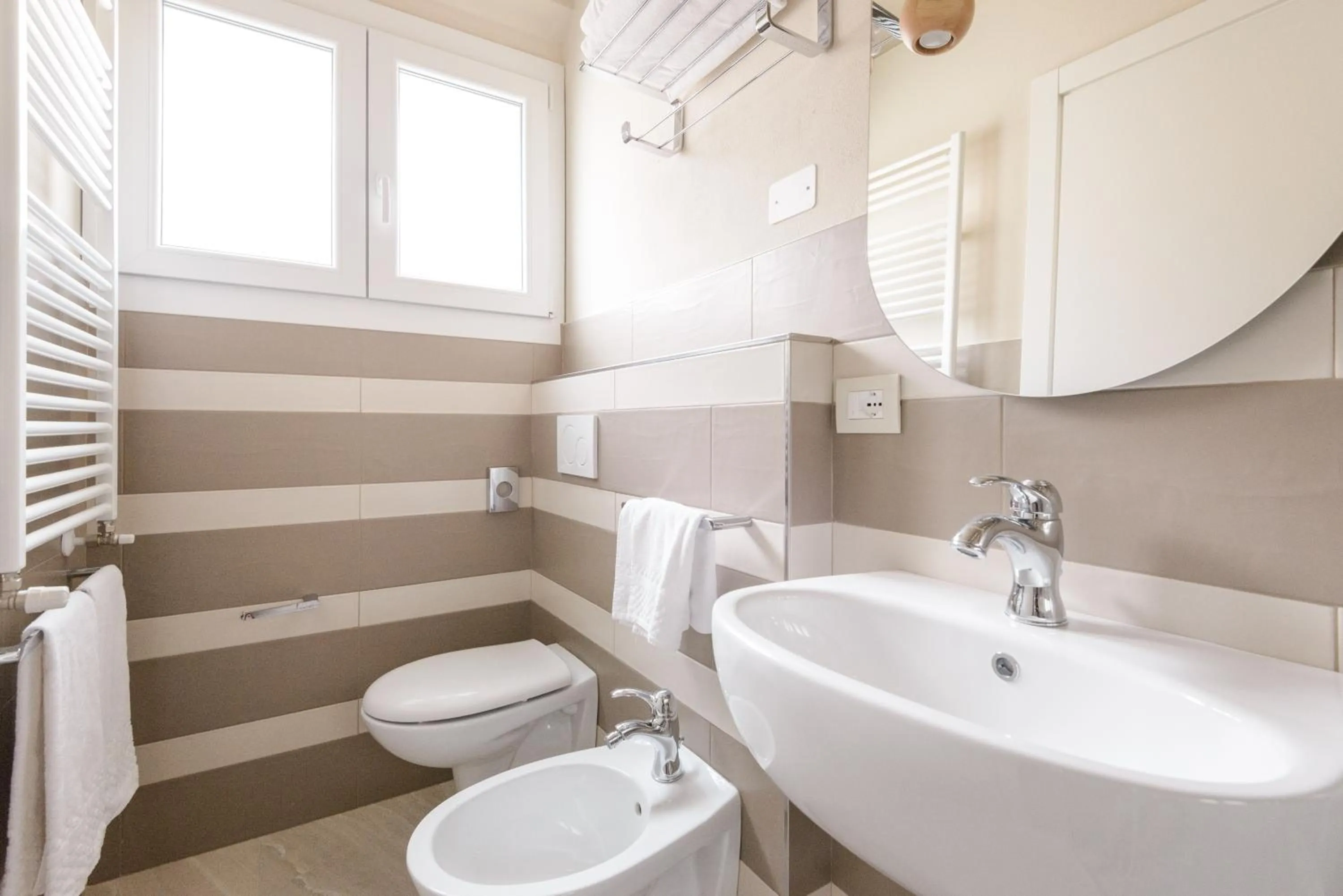 Shower in Pan di Zenzero Icecream Hotel