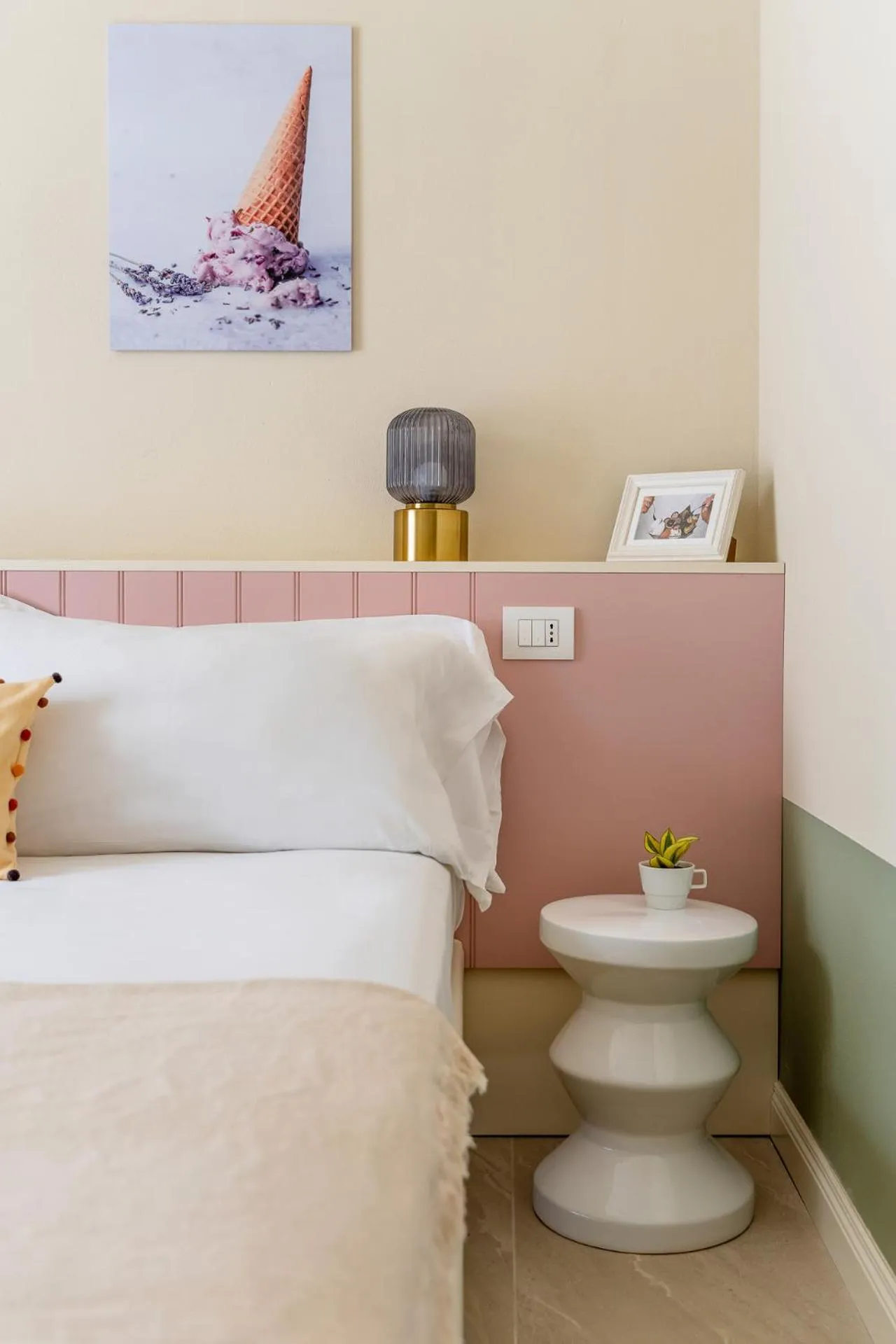 Bed in Pan di Zenzero Icecream Hotel