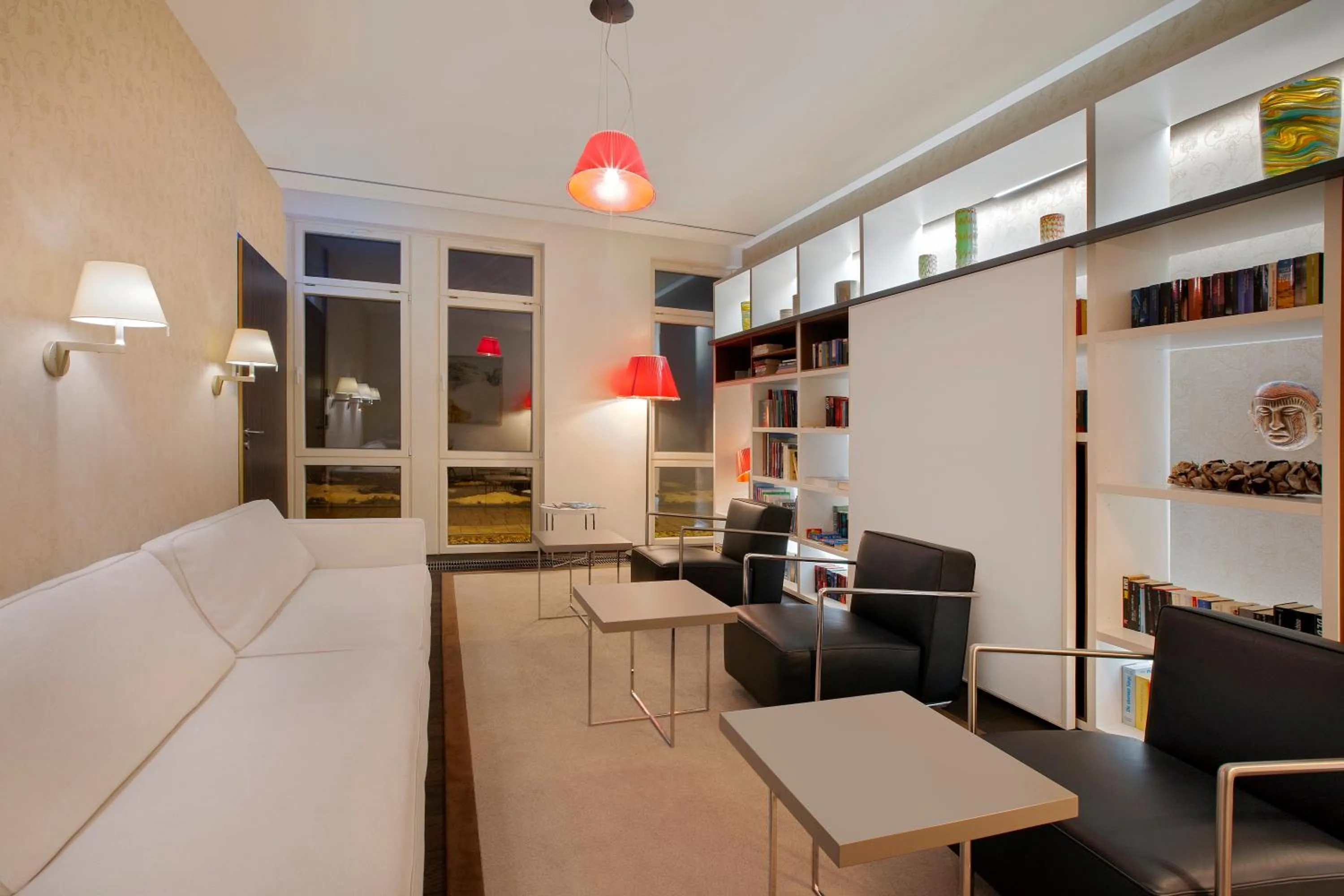 Library in Holiday Inn Leipzig Günthersdorf