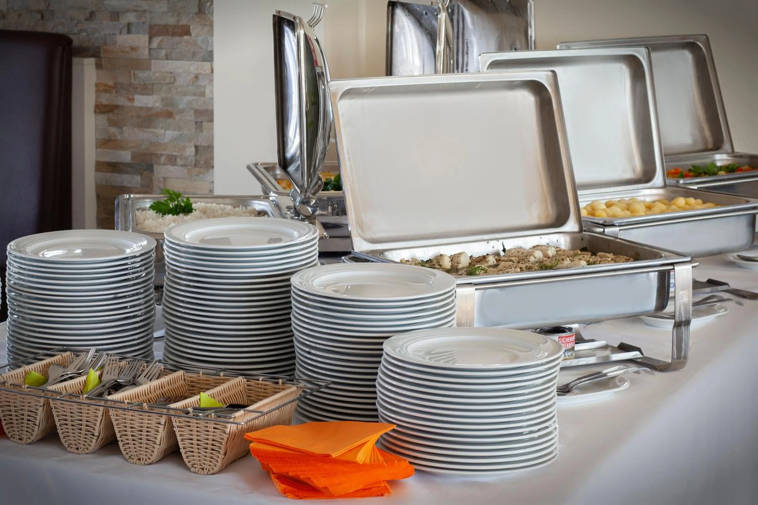 Restaurant/places to eat in Holiday Inn Leipzig Günthersdorf