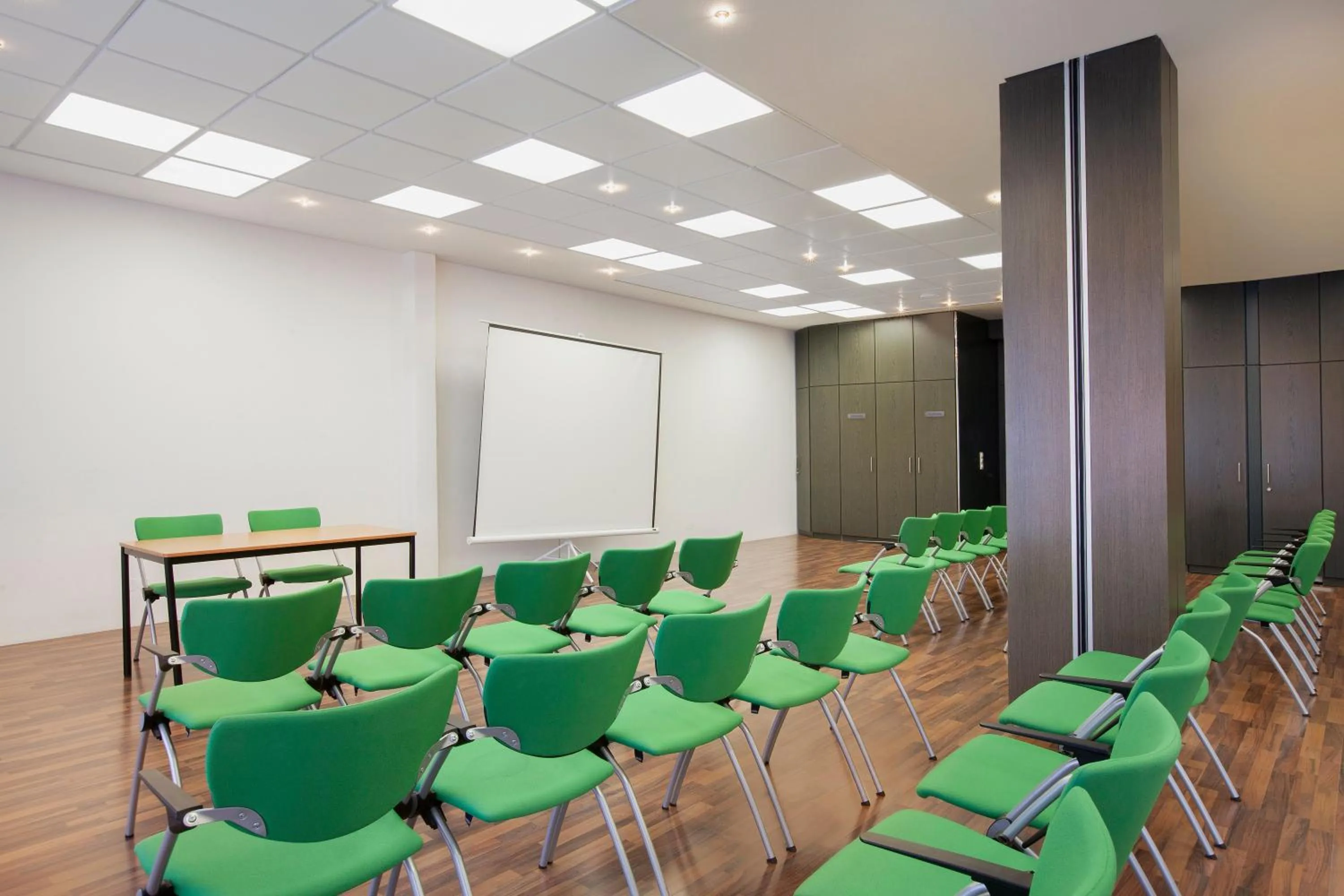 Meeting/conference room in Holiday Inn Leipzig Günthersdorf