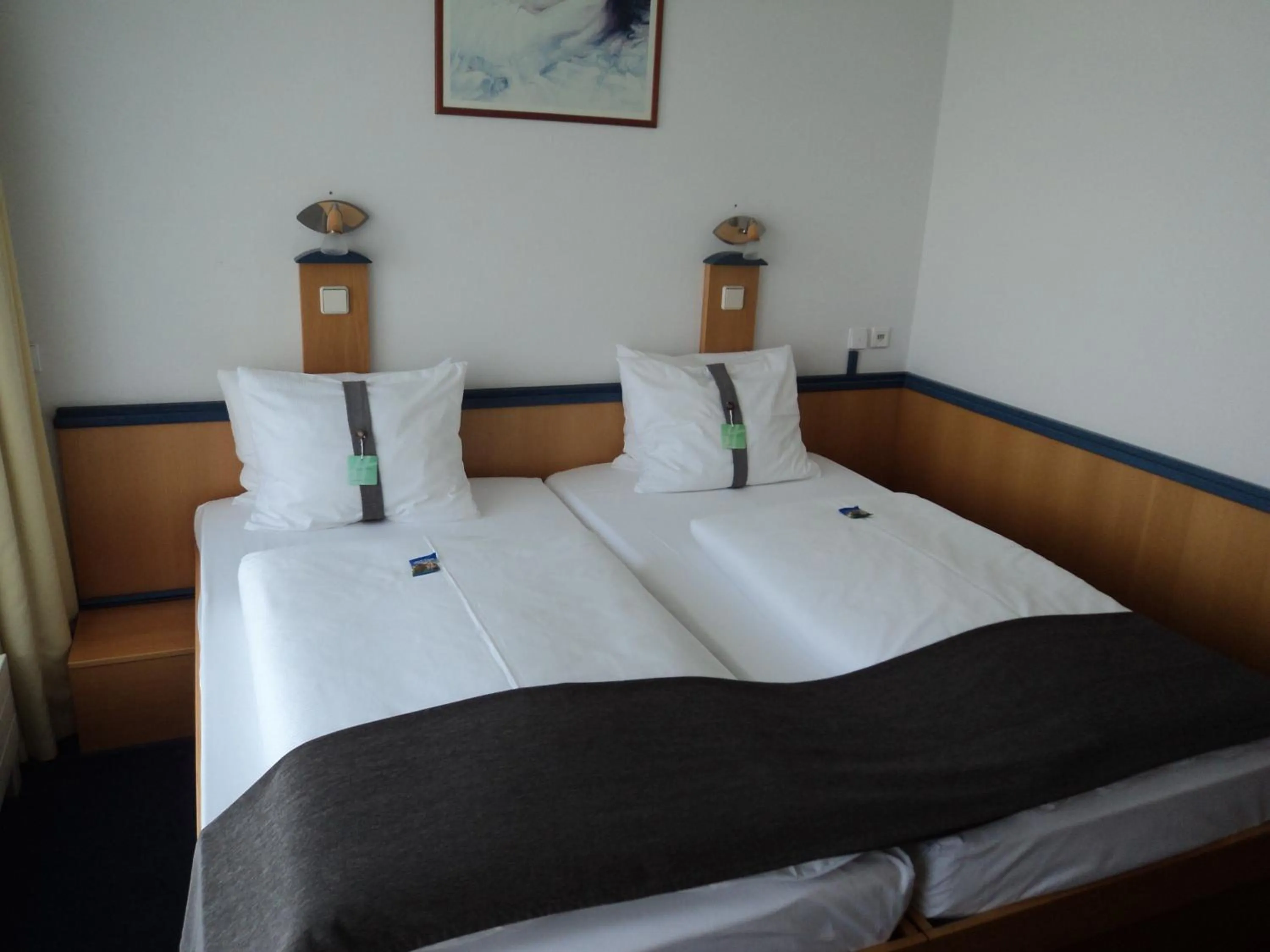 Photo of the whole room, Bed in Holiday Inn Leipzig Günthersdorf