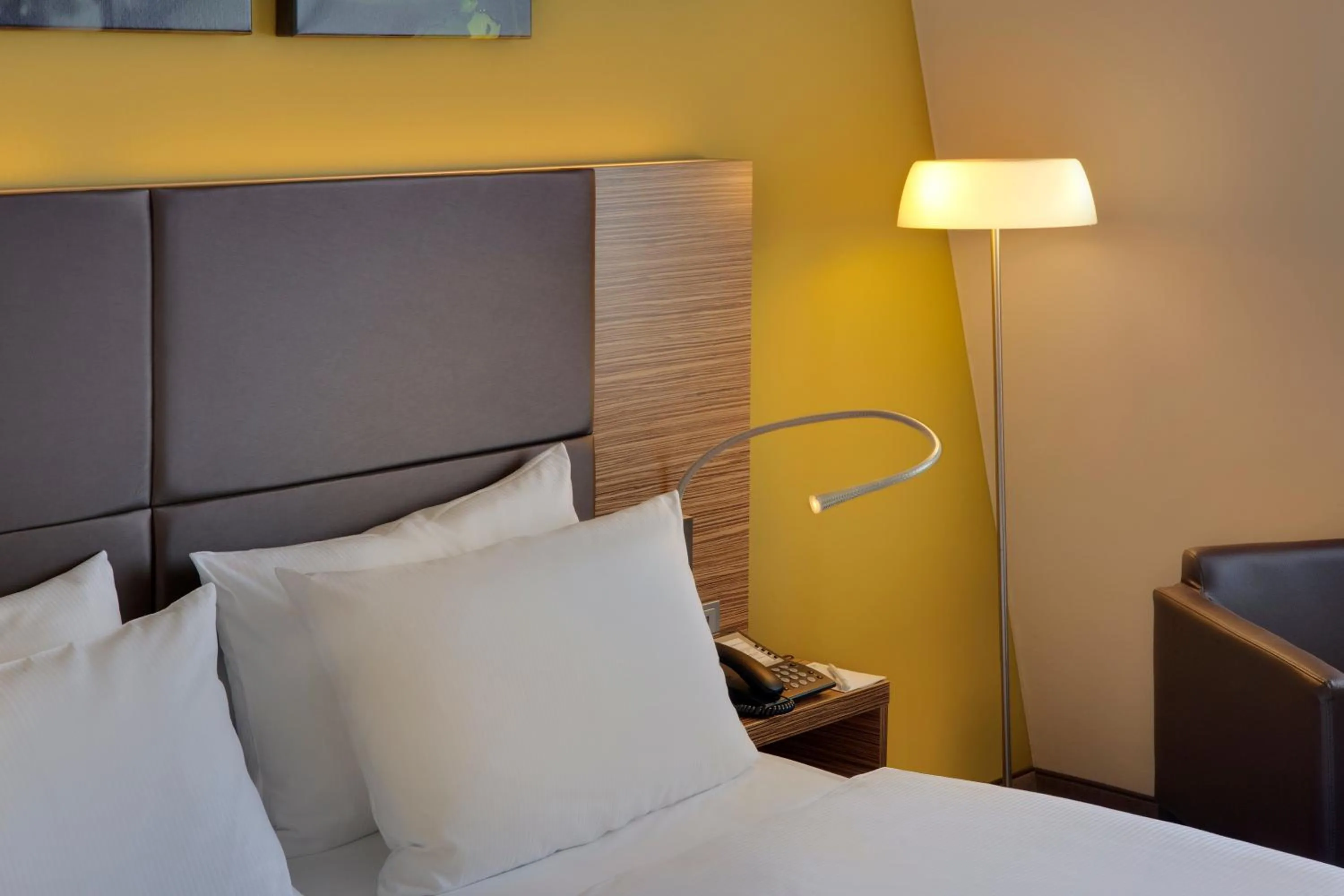 Bedroom, Bed in Holiday Inn Leipzig Günthersdorf