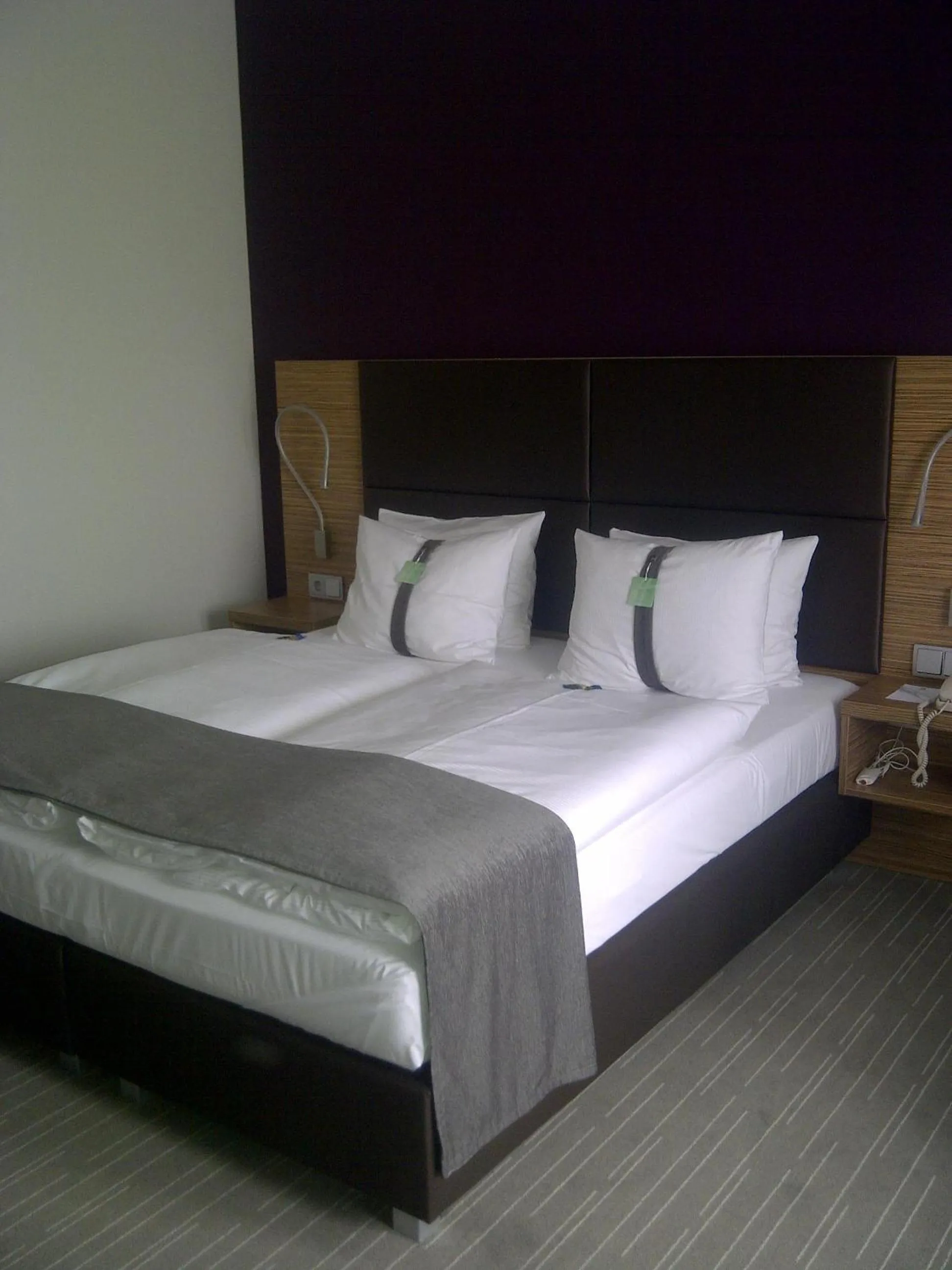 Photo of the whole room, Bed in Holiday Inn Leipzig Günthersdorf